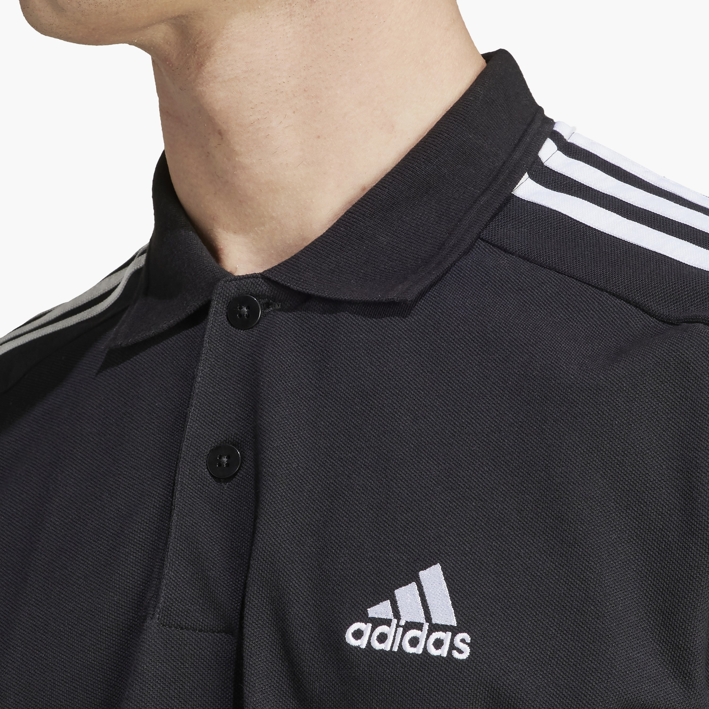 تيشيرت بولو إيسنشيالز بيكيه المطرز بشعار صغير وثلاثة خطوط من أديداس للرجال | OE-men-clothing-sportswearandactivewear-tshirtsandpolos-image-4