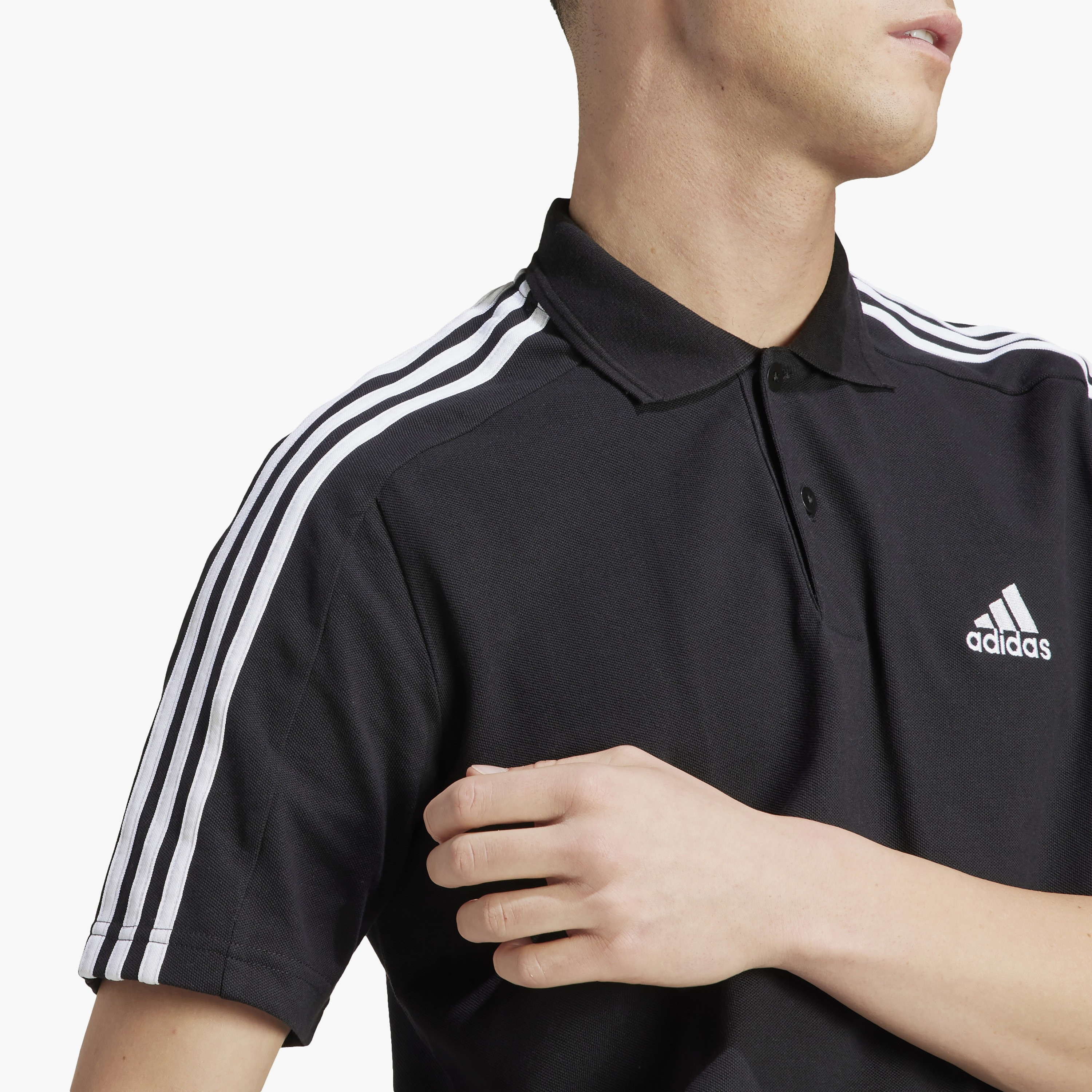تيشيرت بولو إيسنشيالز بيكيه المطرز بشعار صغير وثلاثة خطوط من أديداس للرجال | OE-men-clothing-sportswearandactivewear-tshirtsandpolos-image-5