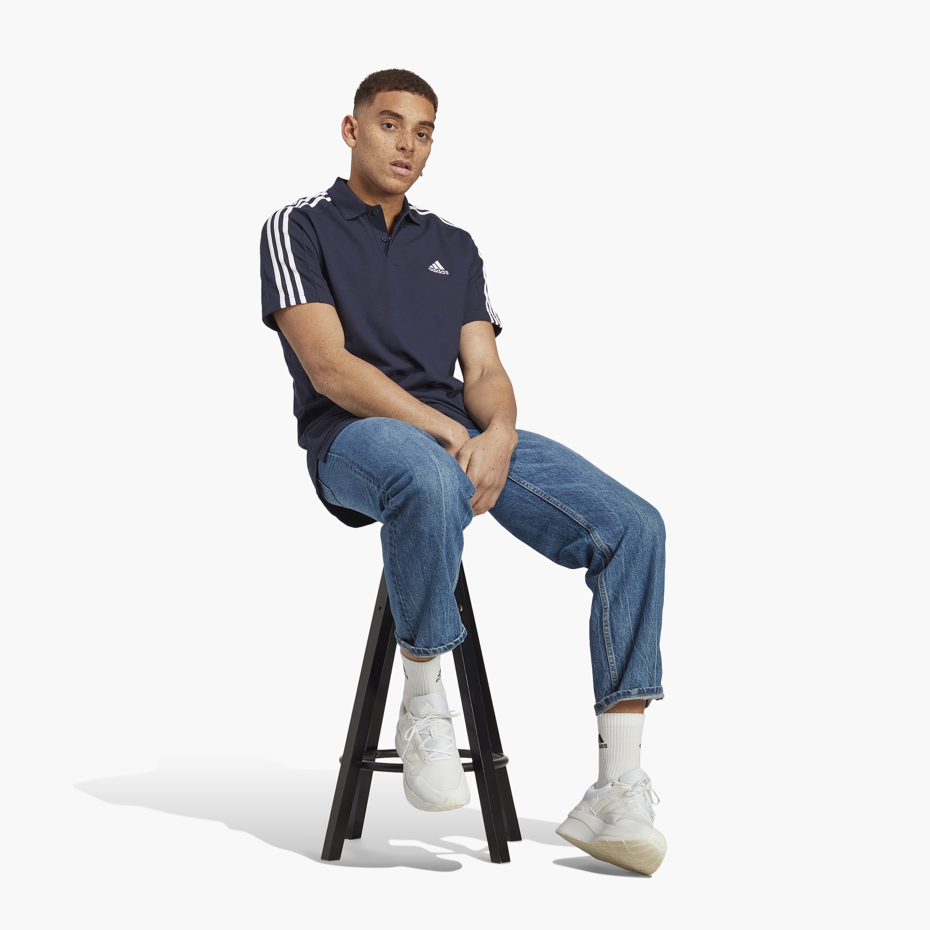 تيشيرت بولو إيسنشيالز بيكيه المطرز بشعار صغير وثلاثة خطوط من أديداس للرجال | OE-men-clothing-sportswearandactivewear-tshirtsandpolos-image-9