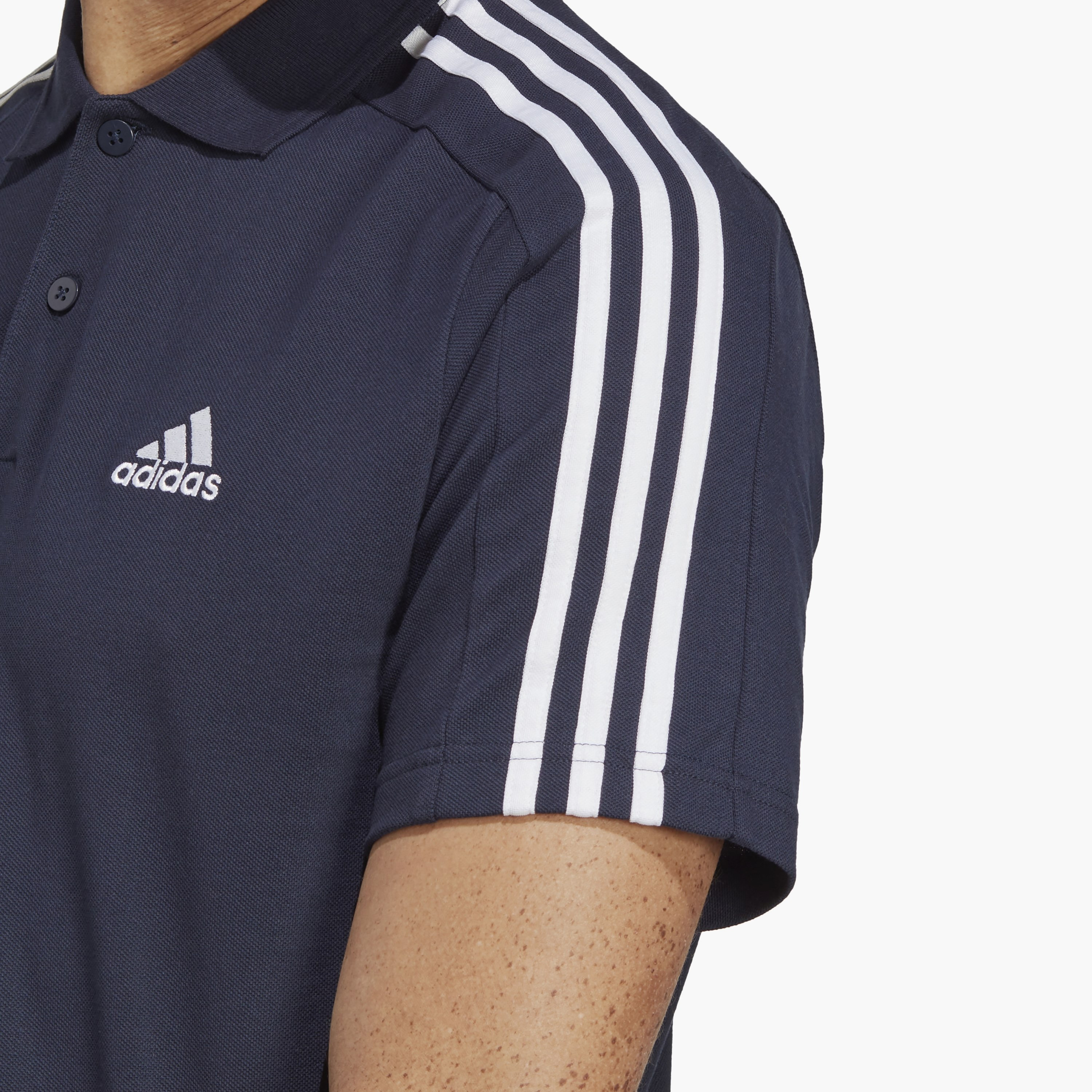 تيشيرت بولو إيسنشيالز بيكيه المطرز بشعار صغير وثلاثة خطوط من أديداس للرجال | OE-men-clothing-sportswearandactivewear-tshirtsandpolos-image-11