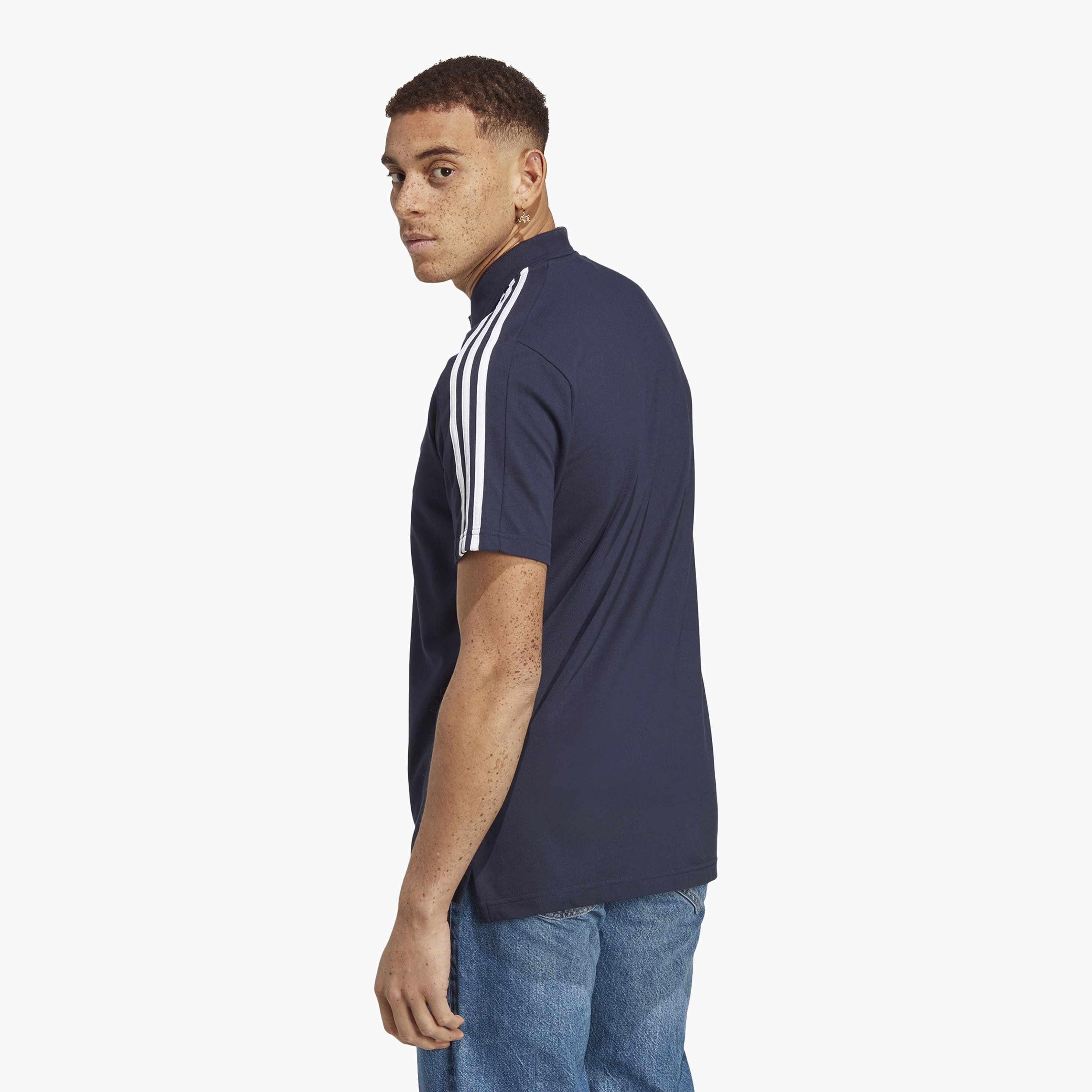 تيشيرت بولو إيسنشيالز بيكيه المطرز بشعار صغير وثلاثة خطوط من أديداس للرجال | OE-men-clothing-sportswearandactivewear-tshirtsandpolos-image-12