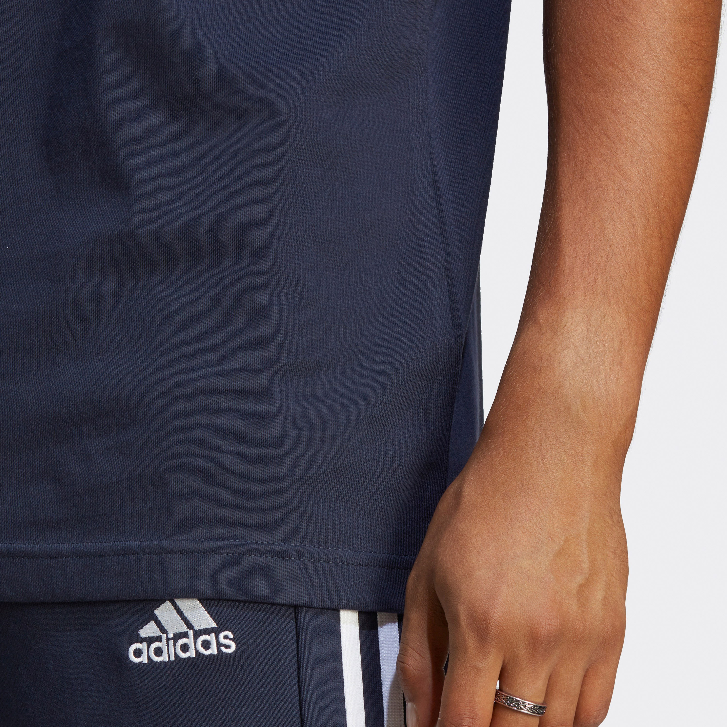 أديداس - تي شيرت جيرسي ايسنشالز 3 خطوط IC9334-men-clothing-sportswearandactivewear-tshirtsandpolos-image-16