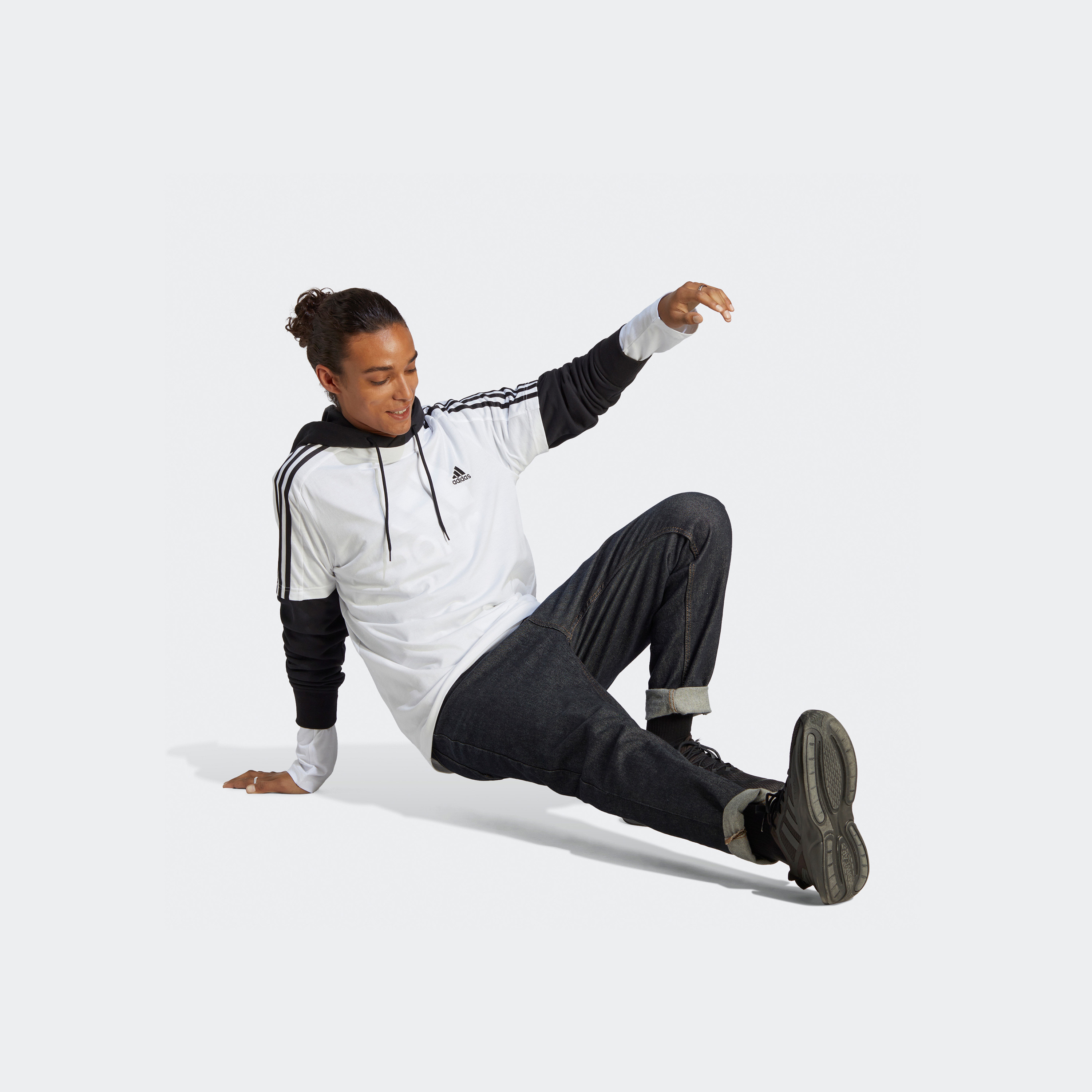 أديداس - تي شيرت جيرسي ايسنشالز 3 خطوط IC9334-men-clothing-sportswearandactivewear-tshirtsandpolos-image-21