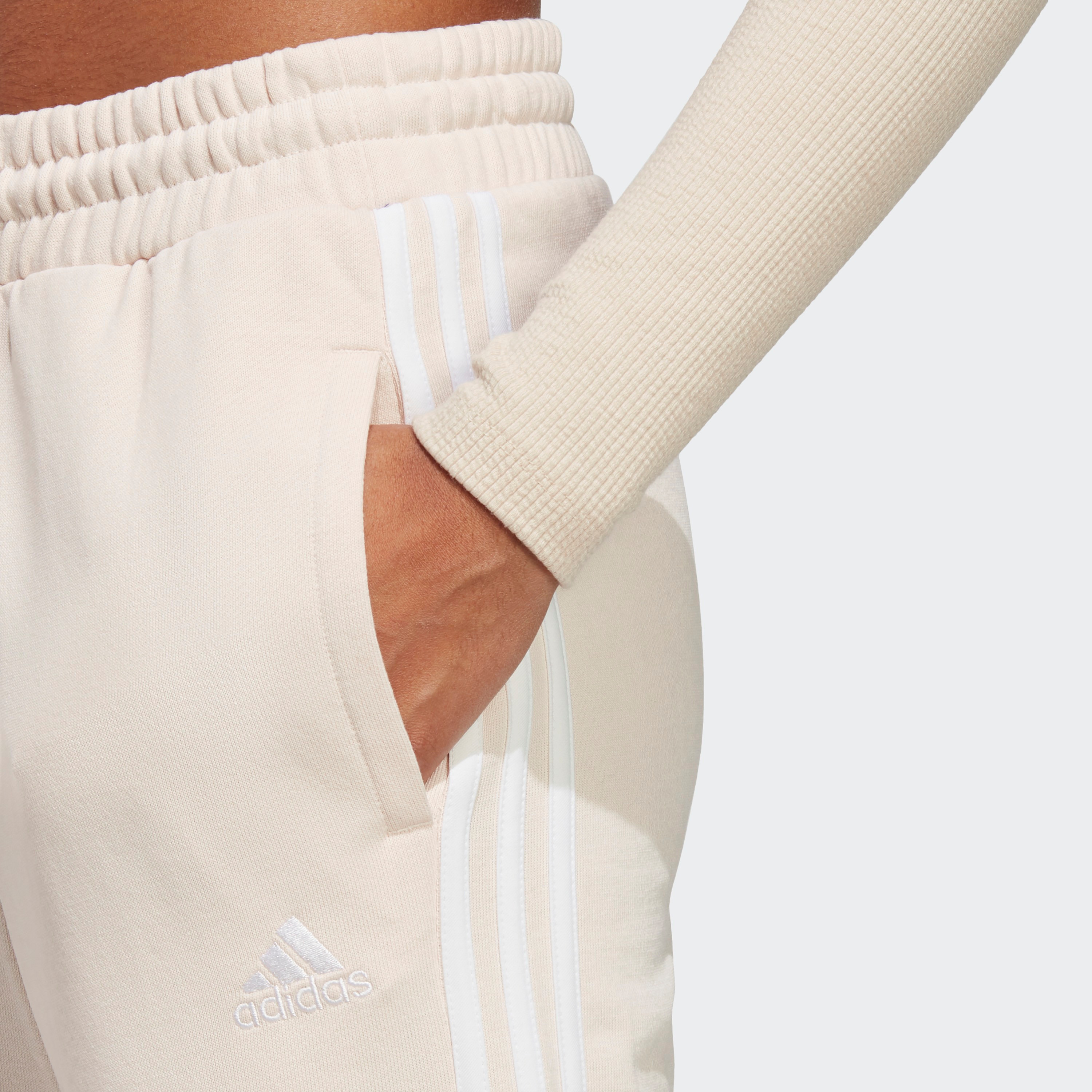  بنطلون وسيع فرينش تيري  بشعار للنساء من اديداس مزين بثلاثة أشرطة-women-clothing-bottoms-joggers-image-2