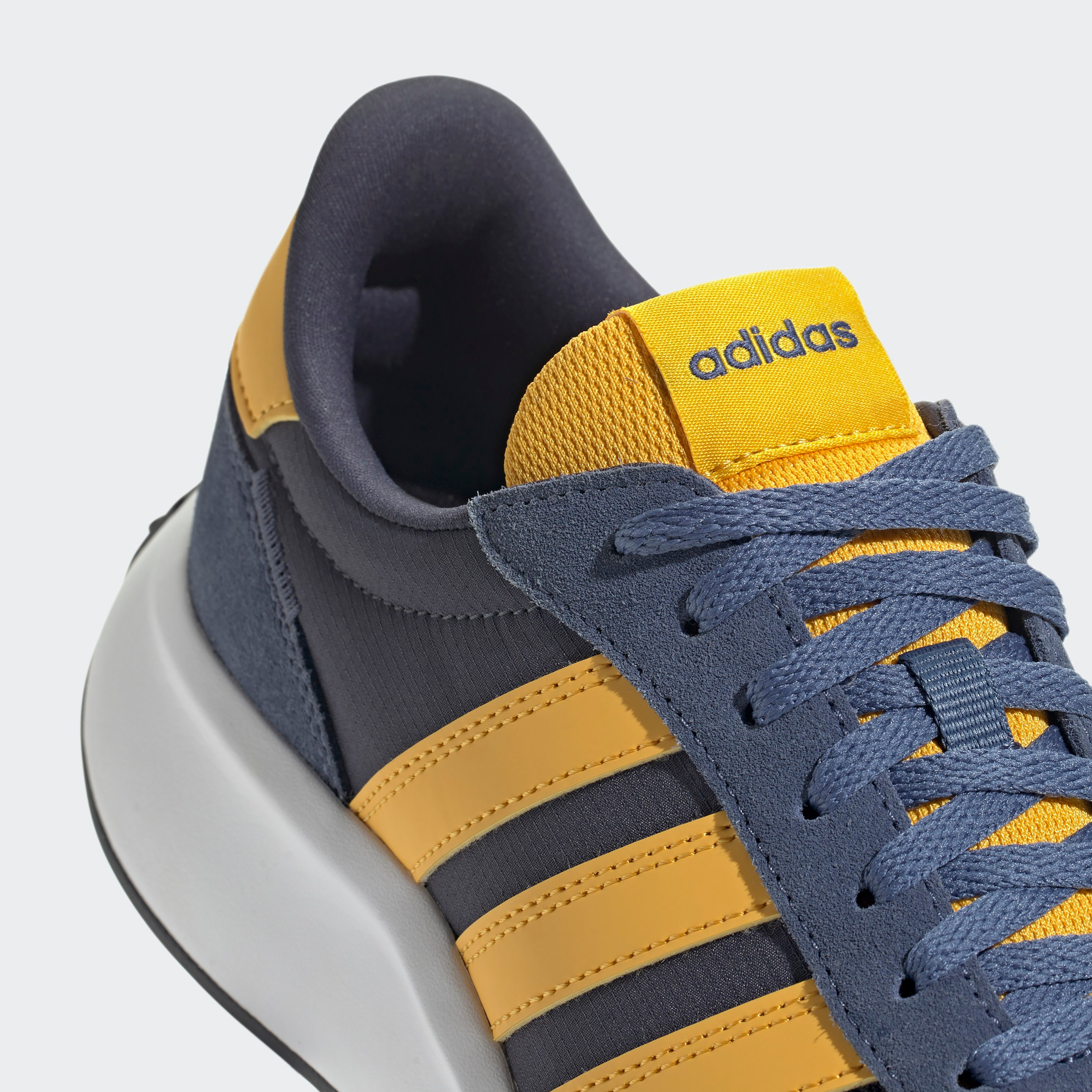 حذاء الجري لايف ستايل 70s للرجال من اديداس| او اي-sports-men-shoes-image-14