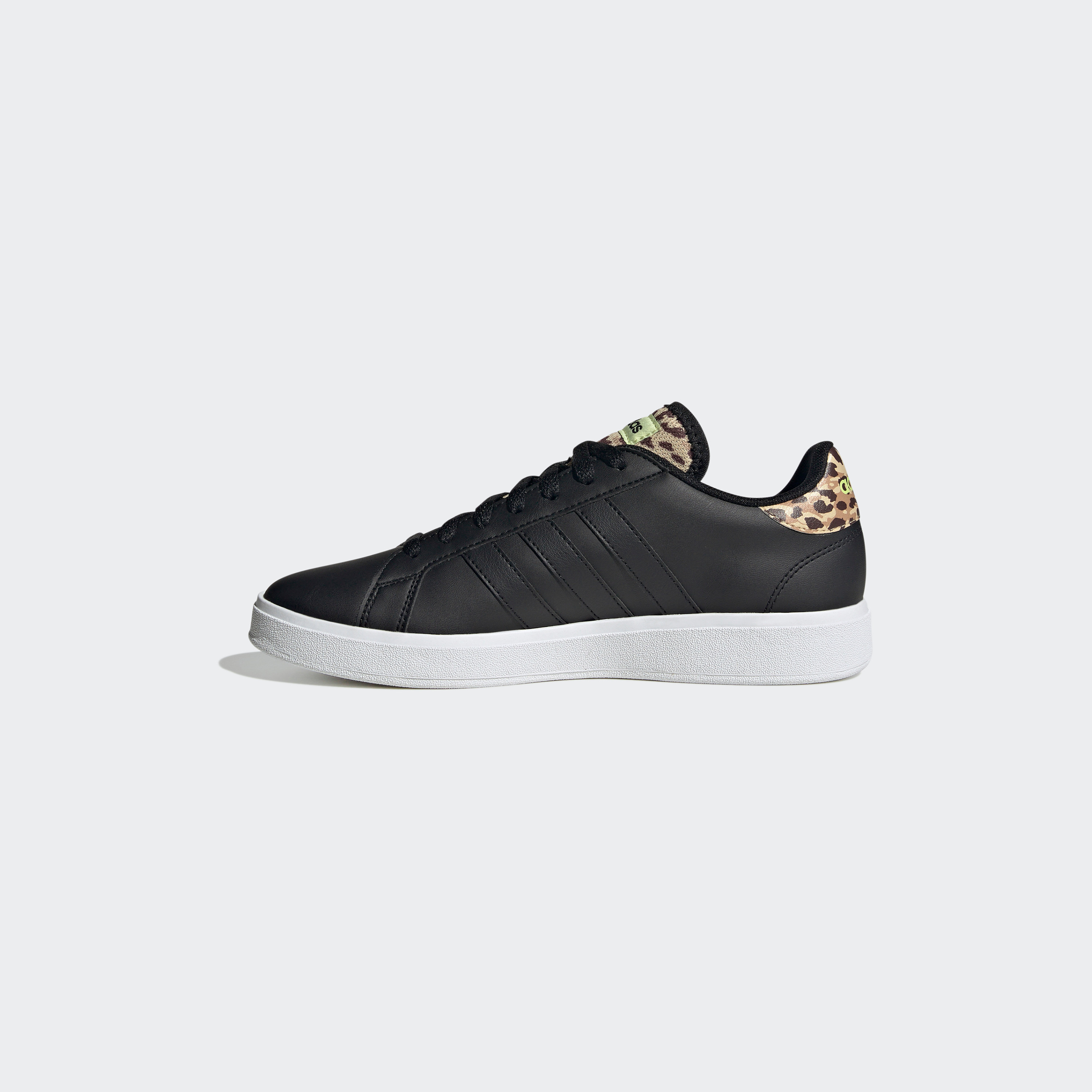 Adidas grand court outlet black and gold