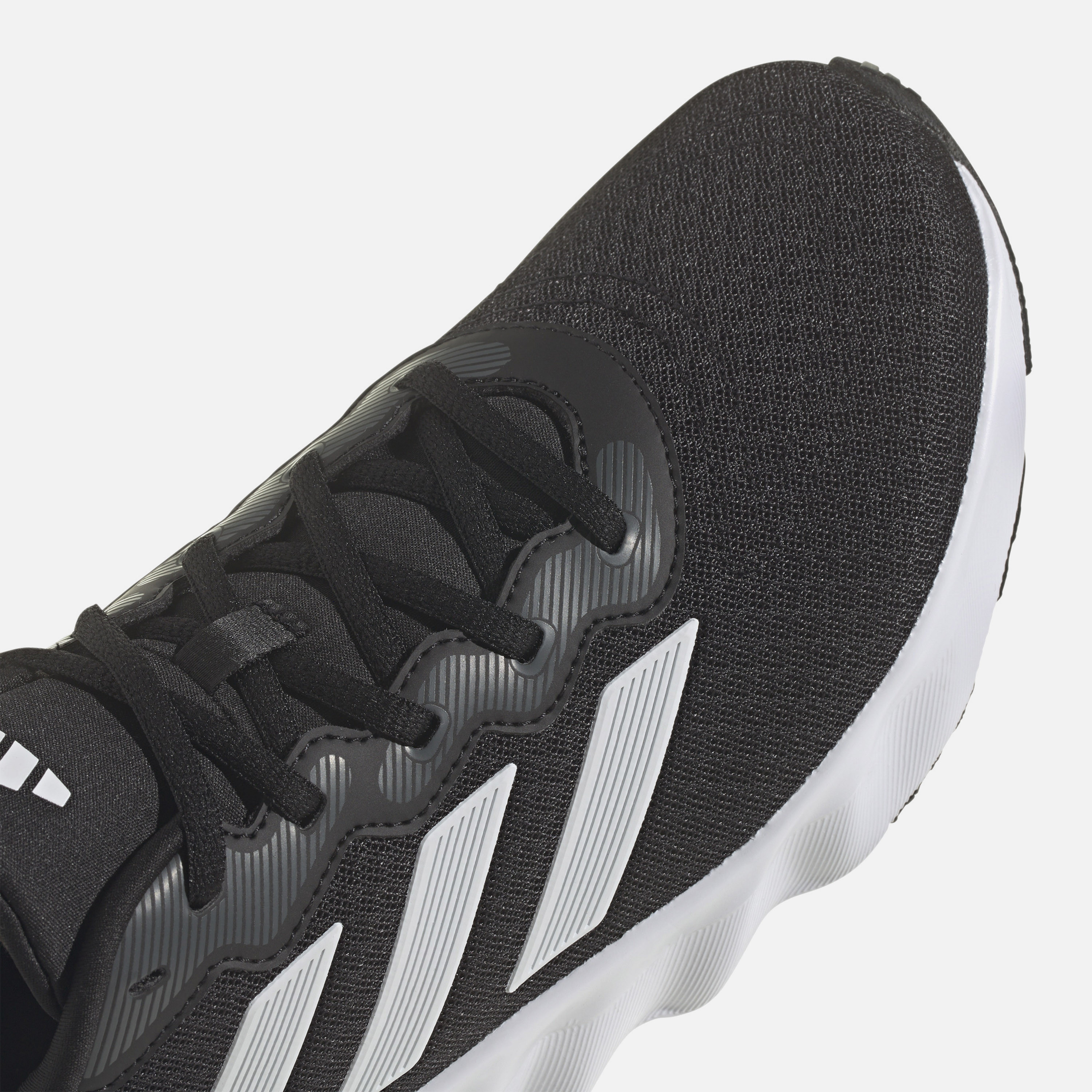 أديداس - حذاء الجري سويتش موف-sports-men-shoes-image-8