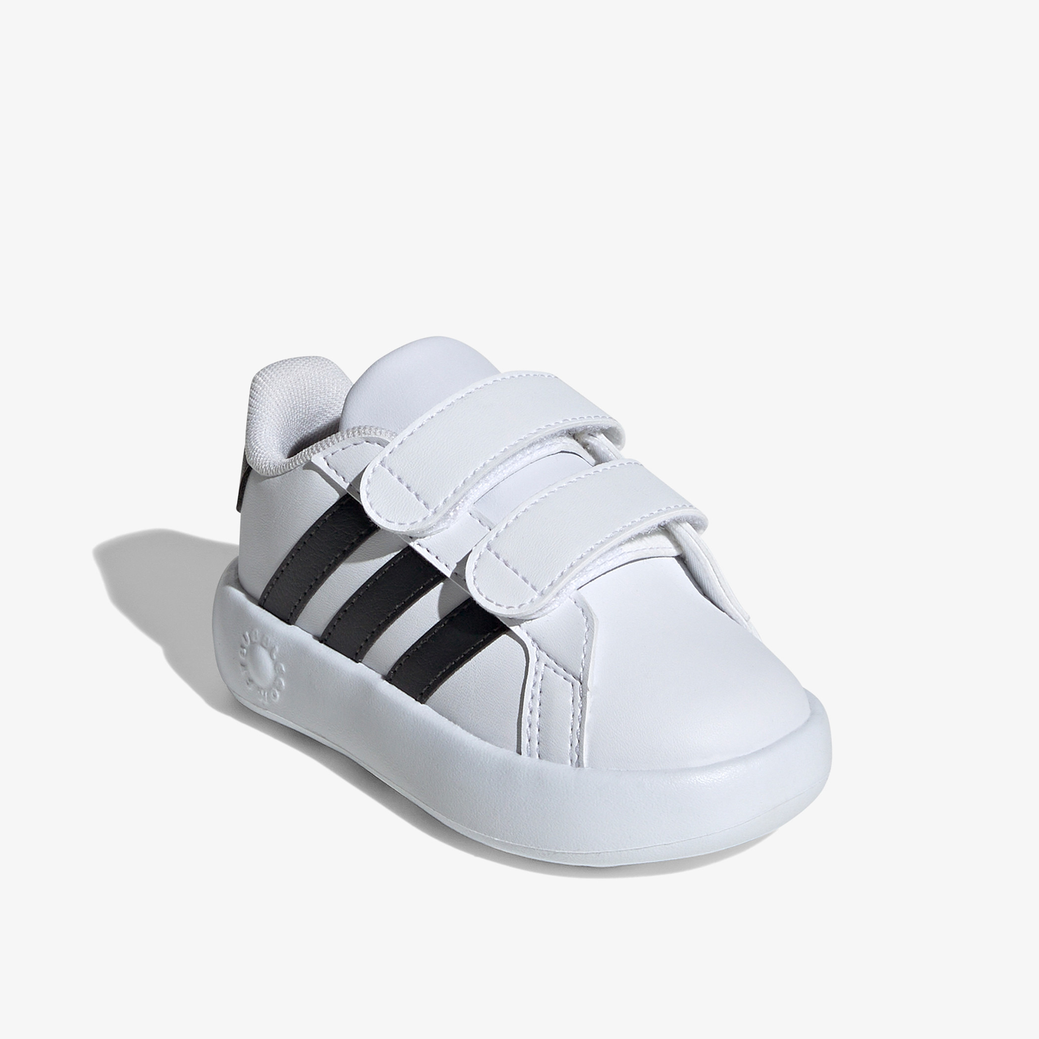 حذاء جري بنعل مبطّن وشريط إغلاق جراند كورت 2.0 للأطفال من أديداس-sports-boys-shoes-image-1