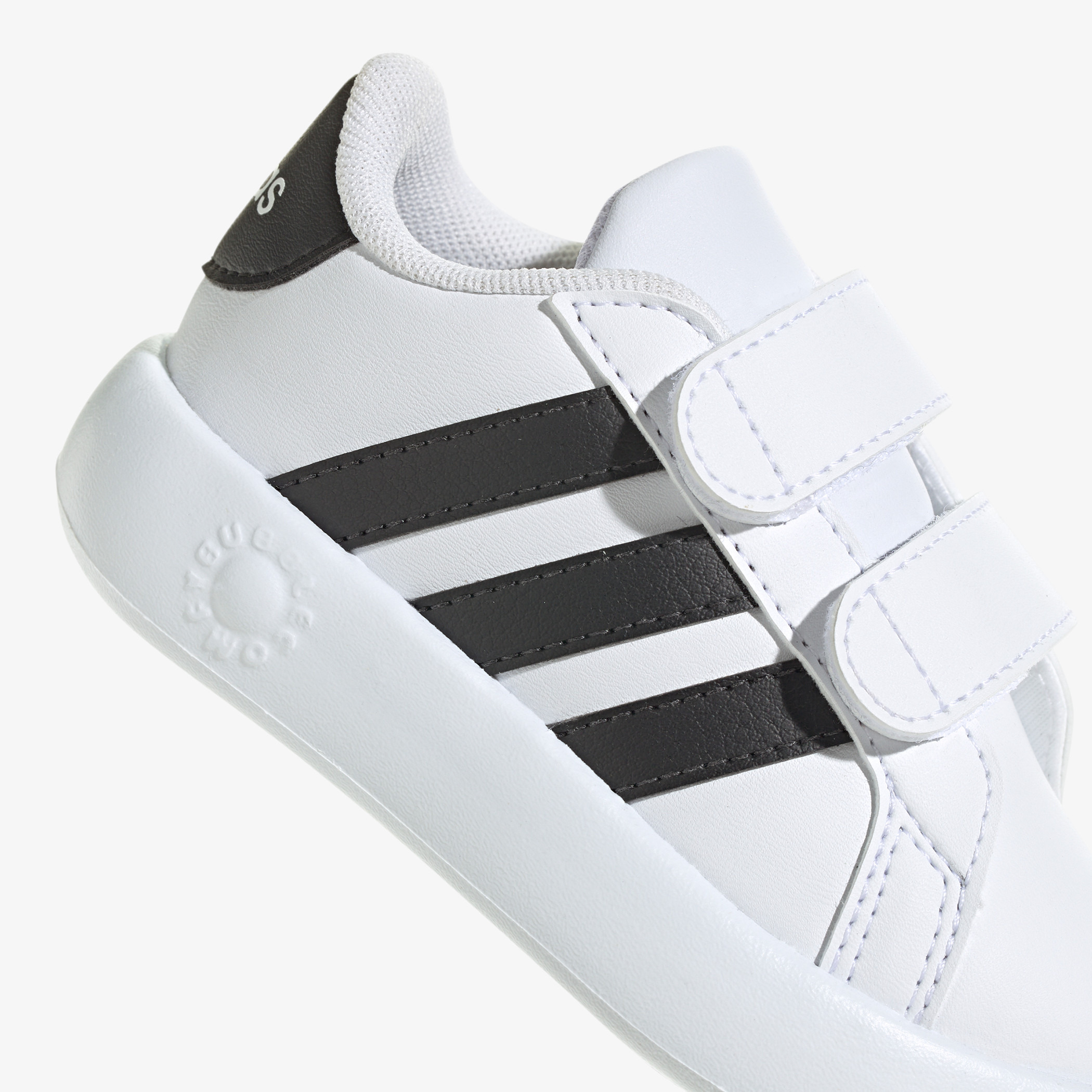 حذاء جري بنعل مبطّن وشريط إغلاق جراند كورت 2.0 للأطفال من أديداس-sports-boys-shoes-image-8