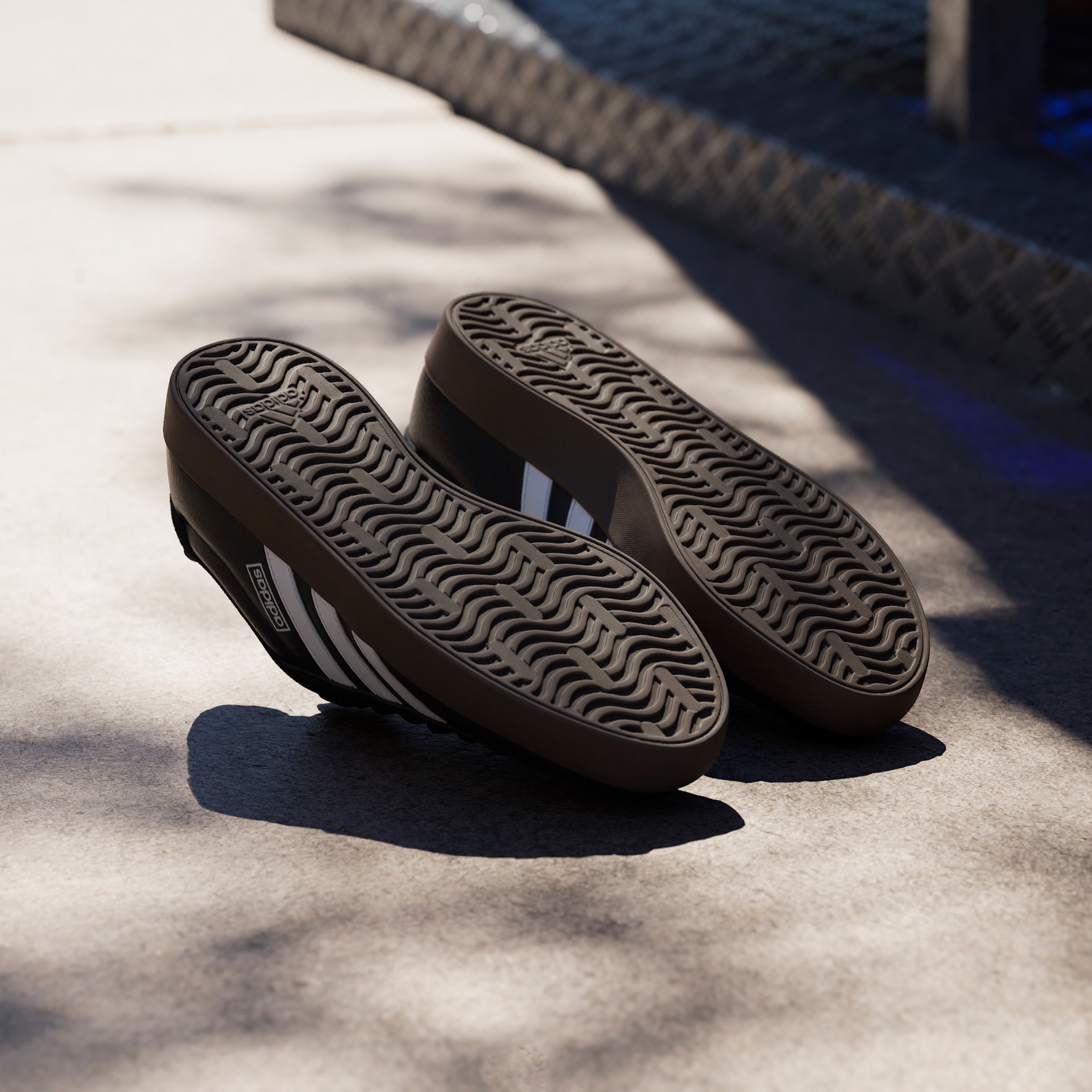 حذاء سنيكرز سادة برباط إغلاق للنساء من أديداس - VL COURT 3.0-women-shoes-sneakers-image-1