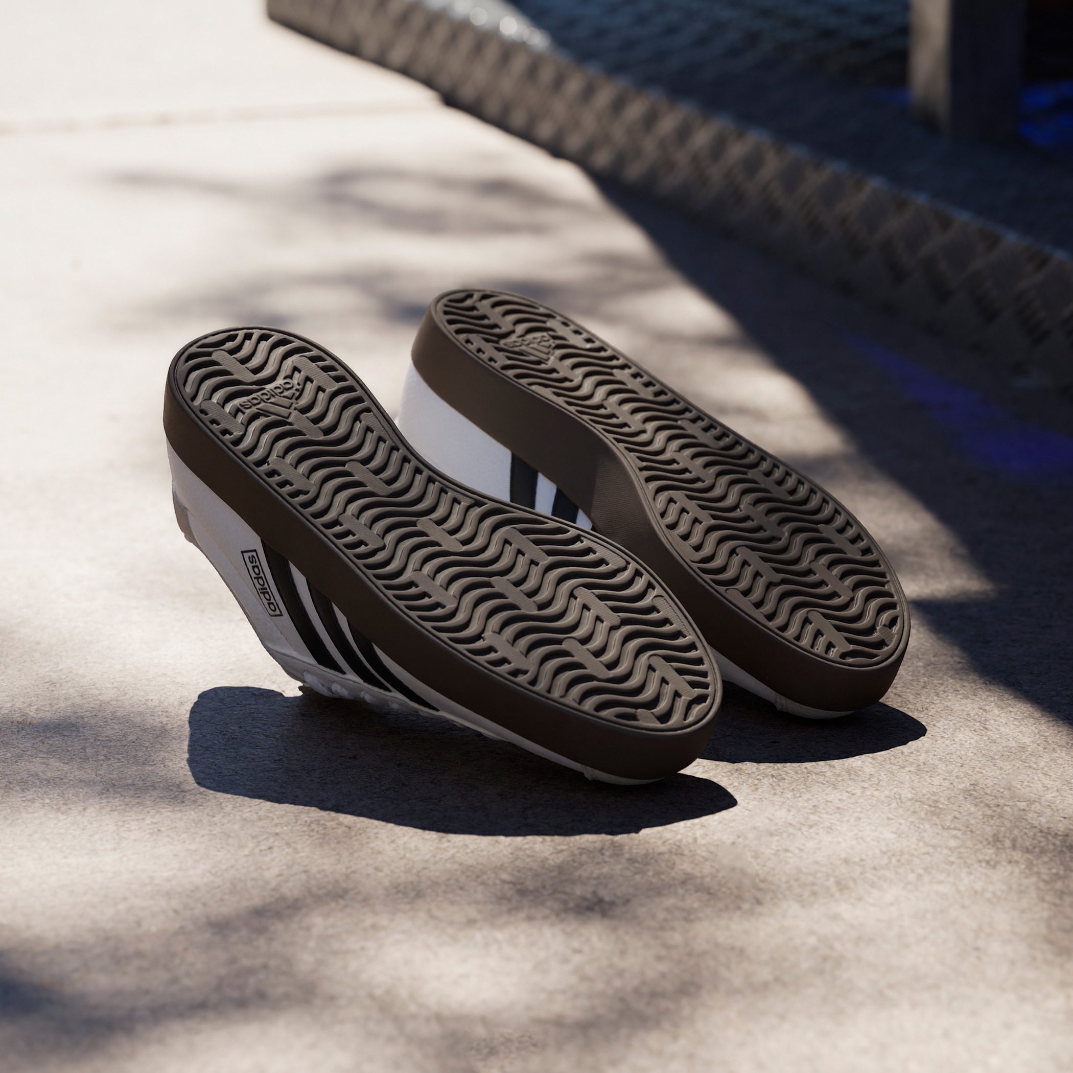 حذاء سنيكرز برباط إغلاق وألواح للنساء من أديداس - VL COURT 3.0-women-shoes-sneakers-image-11