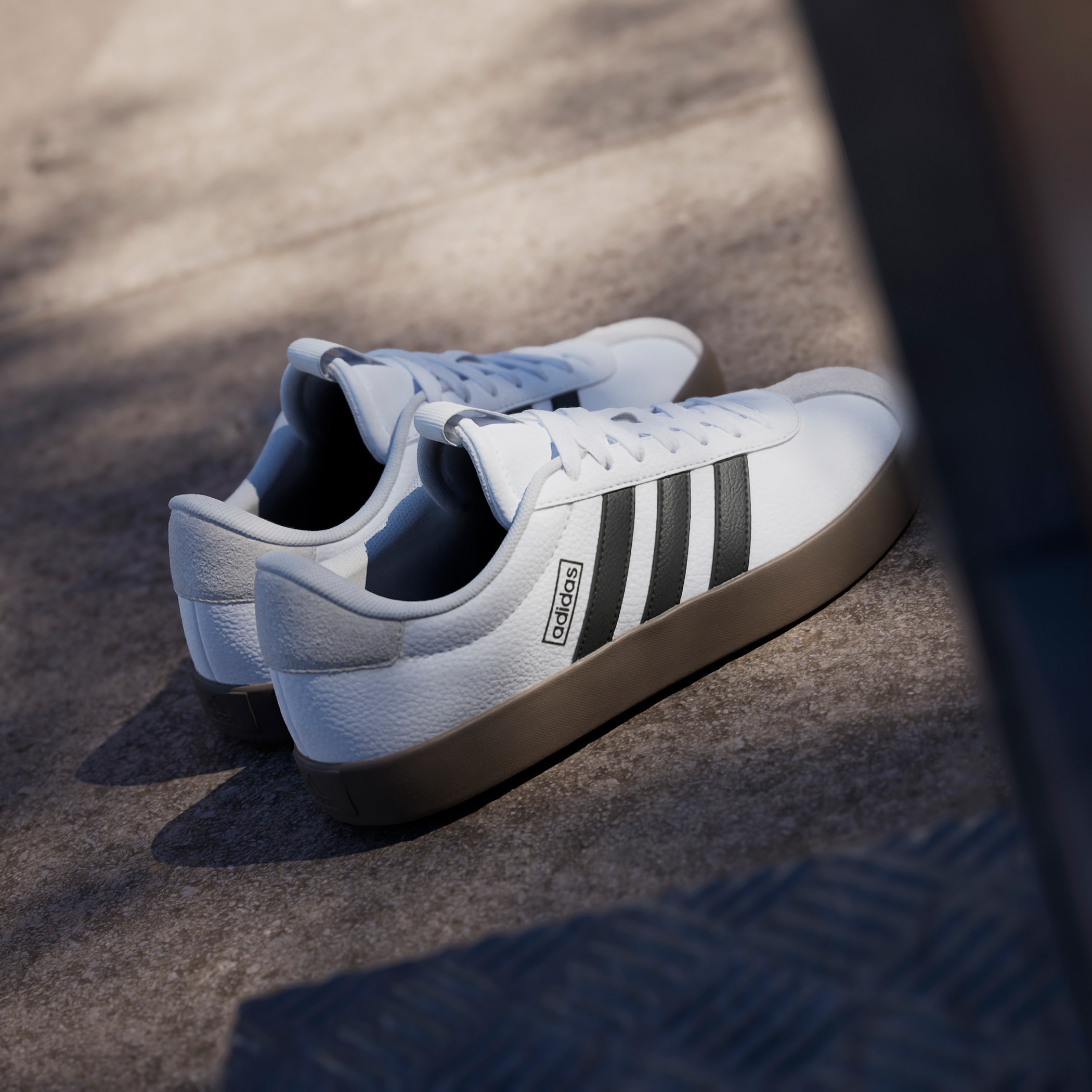 حذاء سنيكرز برباط إغلاق وألواح للنساء من أديداس - VL COURT 3.0-women-shoes-sneakers-image-13