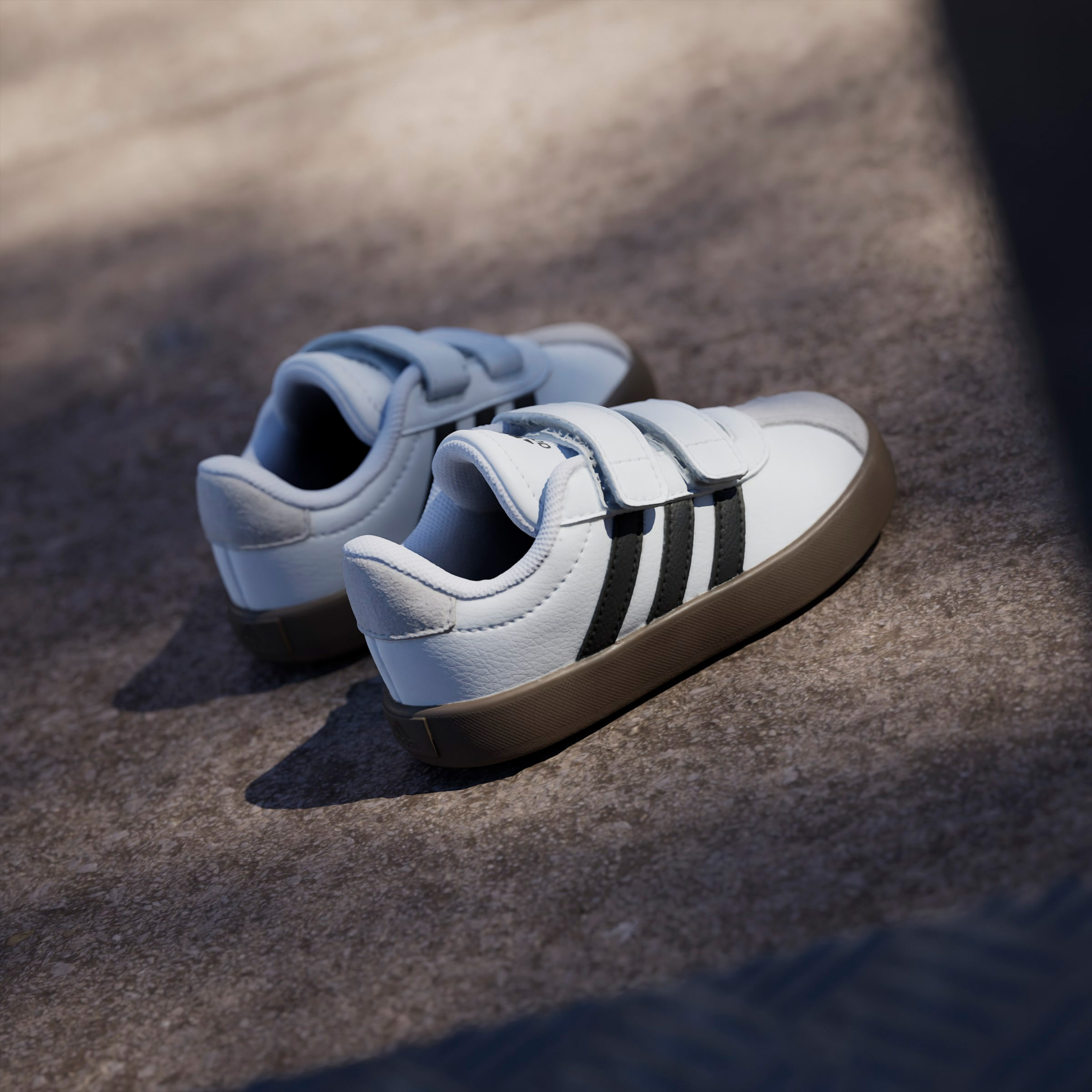 حذاء سنيكرز بطول الكاحل وشريط إغلاق لاصق في إل كورت 3.0 للأولاد من أديداس-baby-boys-shoes-closedshoes-image-11