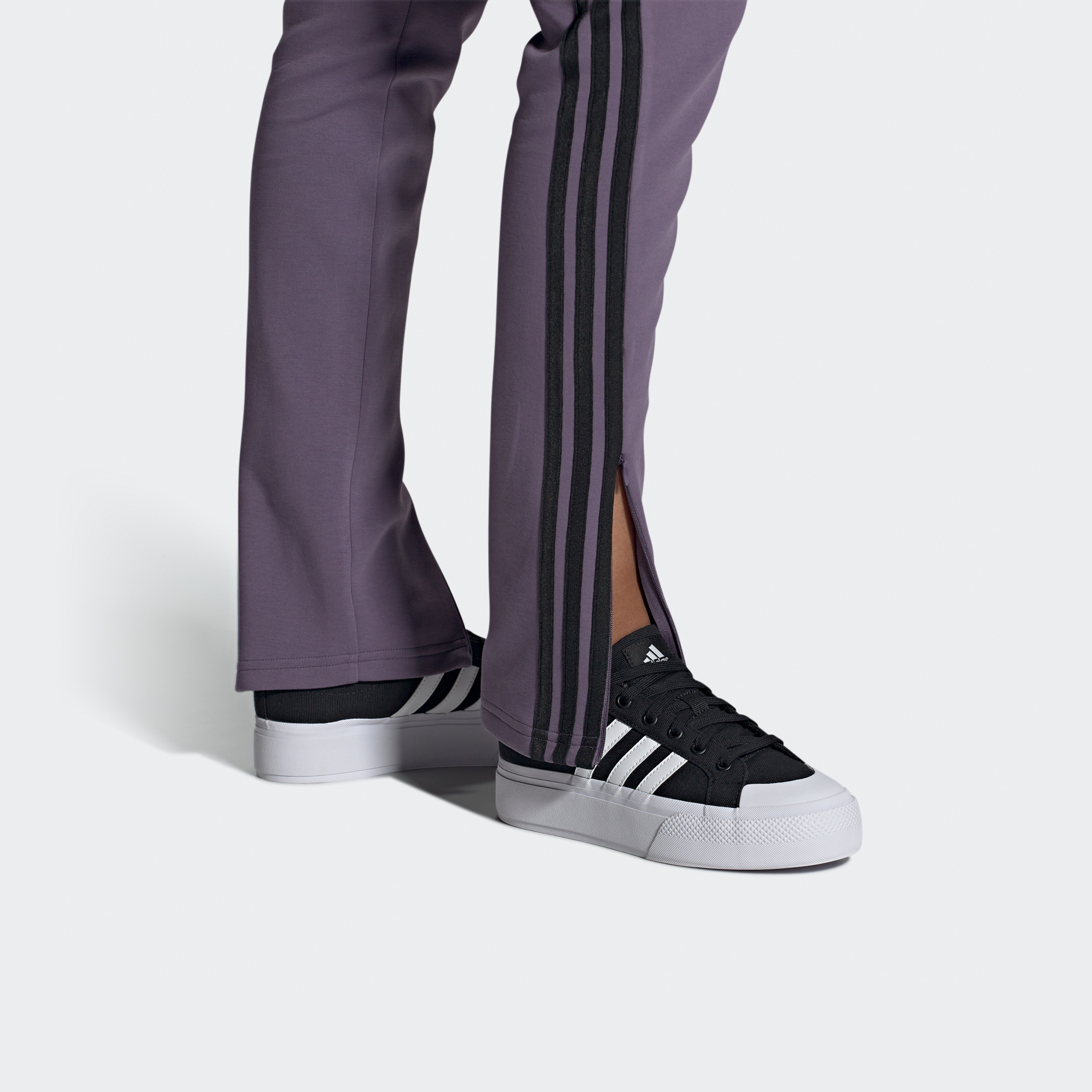 أديداس - حذاء رياضي برافادا 2.0 للنساء IE2309-women-shoes-sneakers-image-20