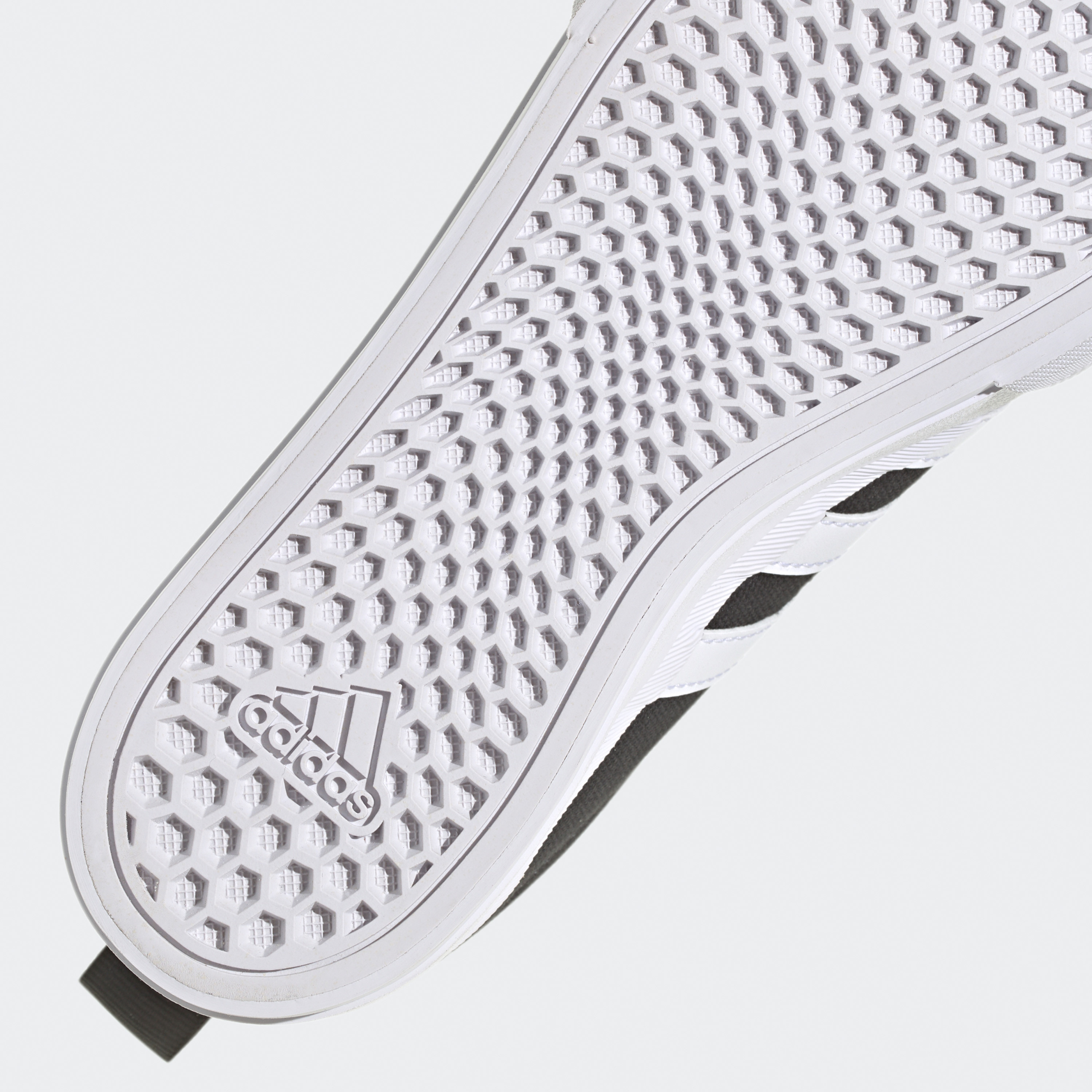 أديداس - حذاء رياضي برافادا 2.0 للنساء IE2309-women-shoes-sneakers-image-13