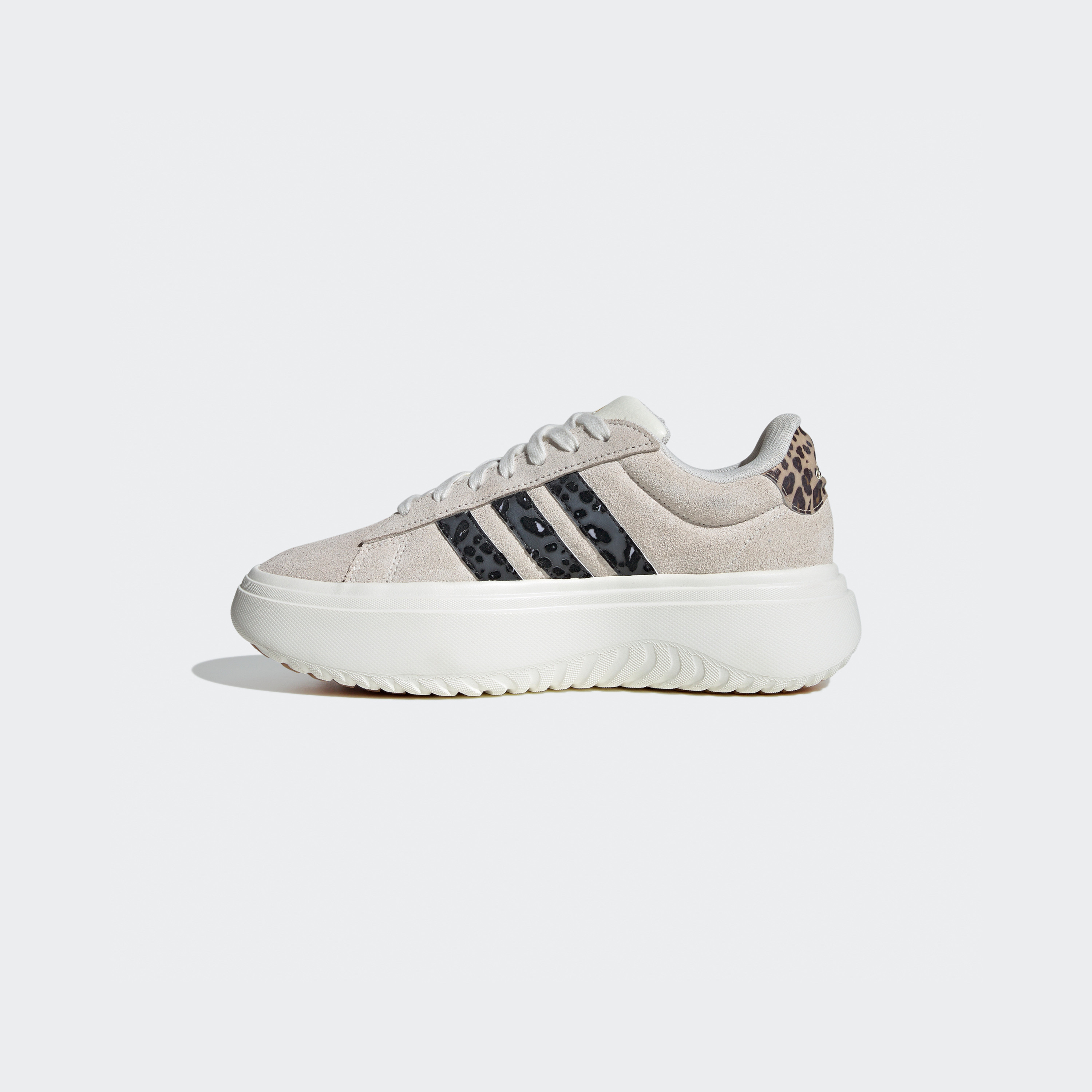 أديداس - حذاء رياضي جراند كورت بلاتفورم للنساء IE3620-sports-women-shoes-image-4