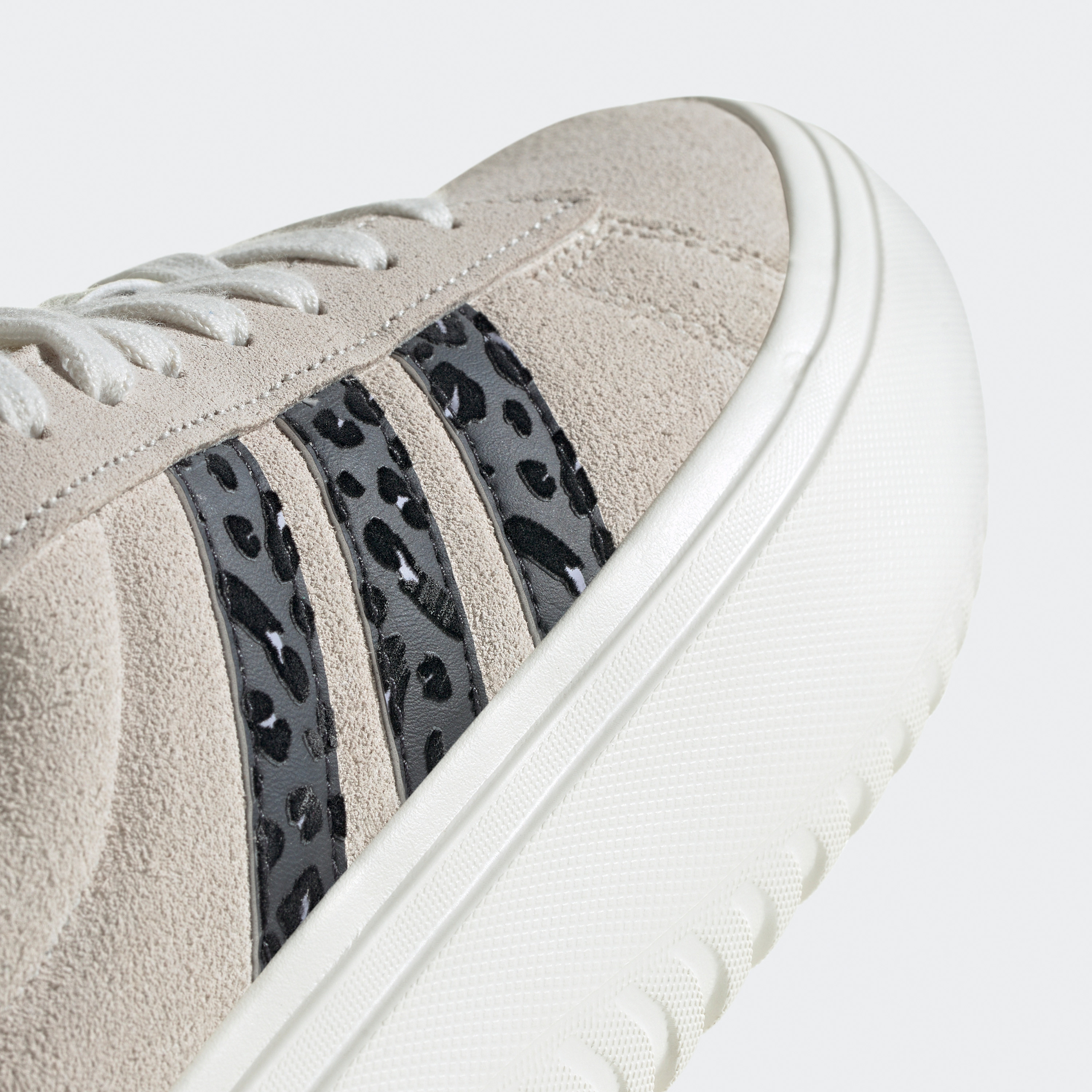 أديداس - حذاء رياضي جراند كورت بلاتفورم للنساء IE3620-sports-women-shoes-image-9