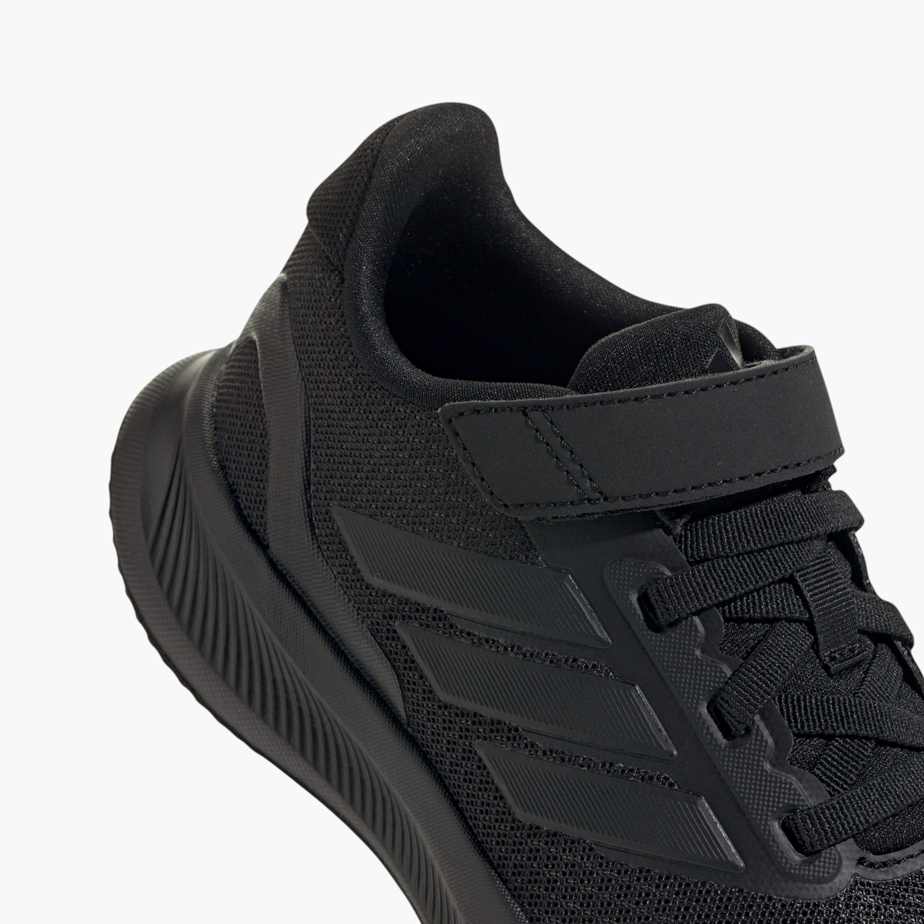 حذاء مدرسي خفيف الوزن بشريط إغلاق رن فالكون 5 إي أي سي سكول للأطفال من أديداس-boys-shoes-schoolshoes-image-4