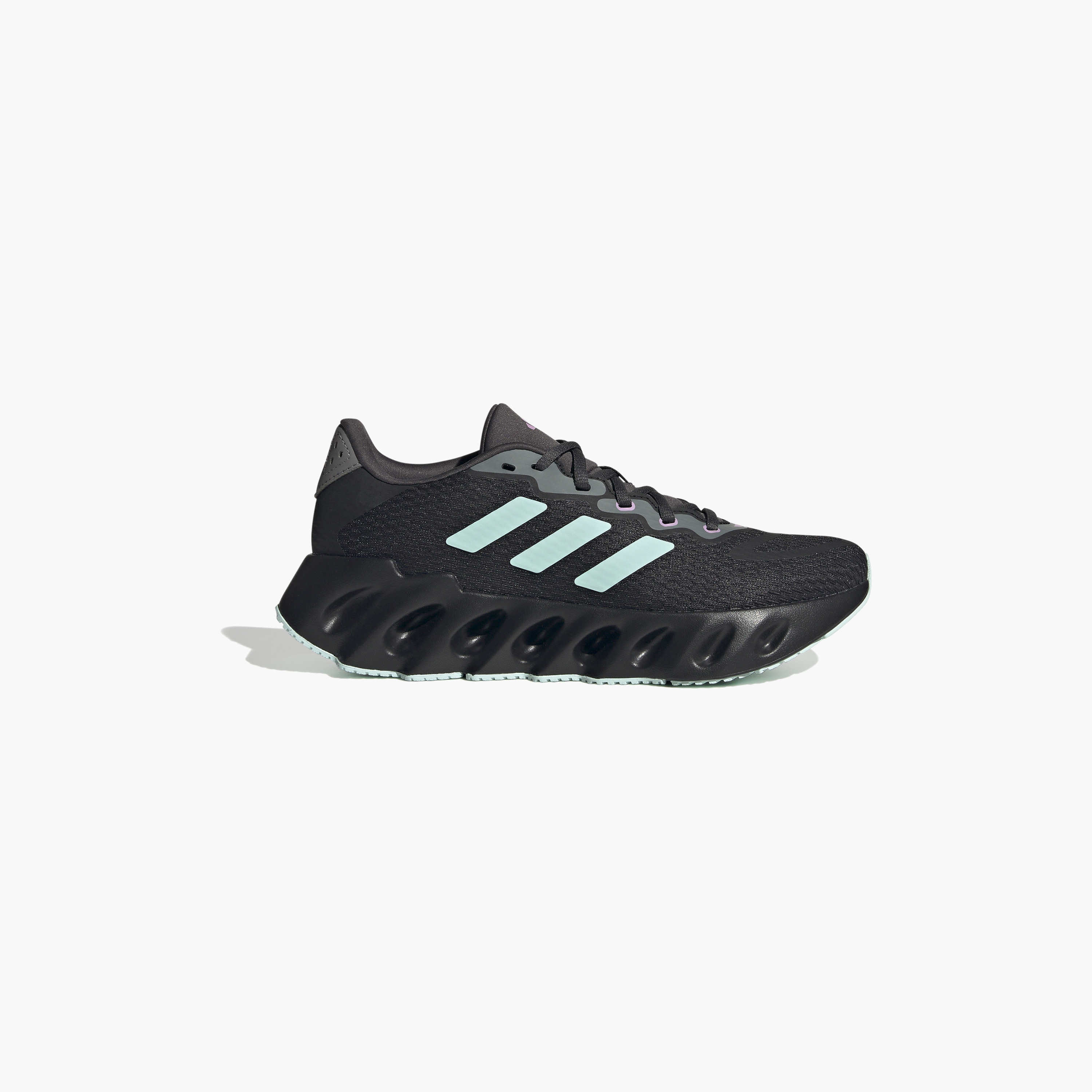 حذاء الجري ذو سويتش رن للنساء من أديداس | OE-women-shoes-sneakers-image-2