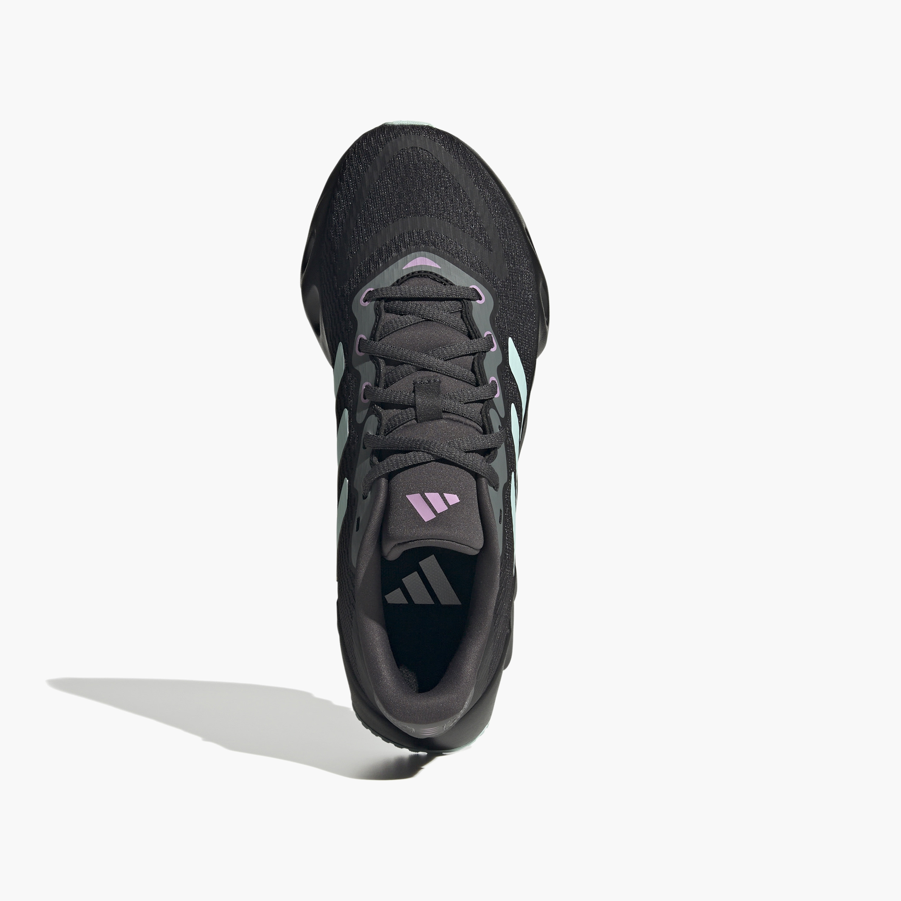 حذاء الجري ذو سويتش رن للنساء من أديداس | OE-women-shoes-sneakers-image-4