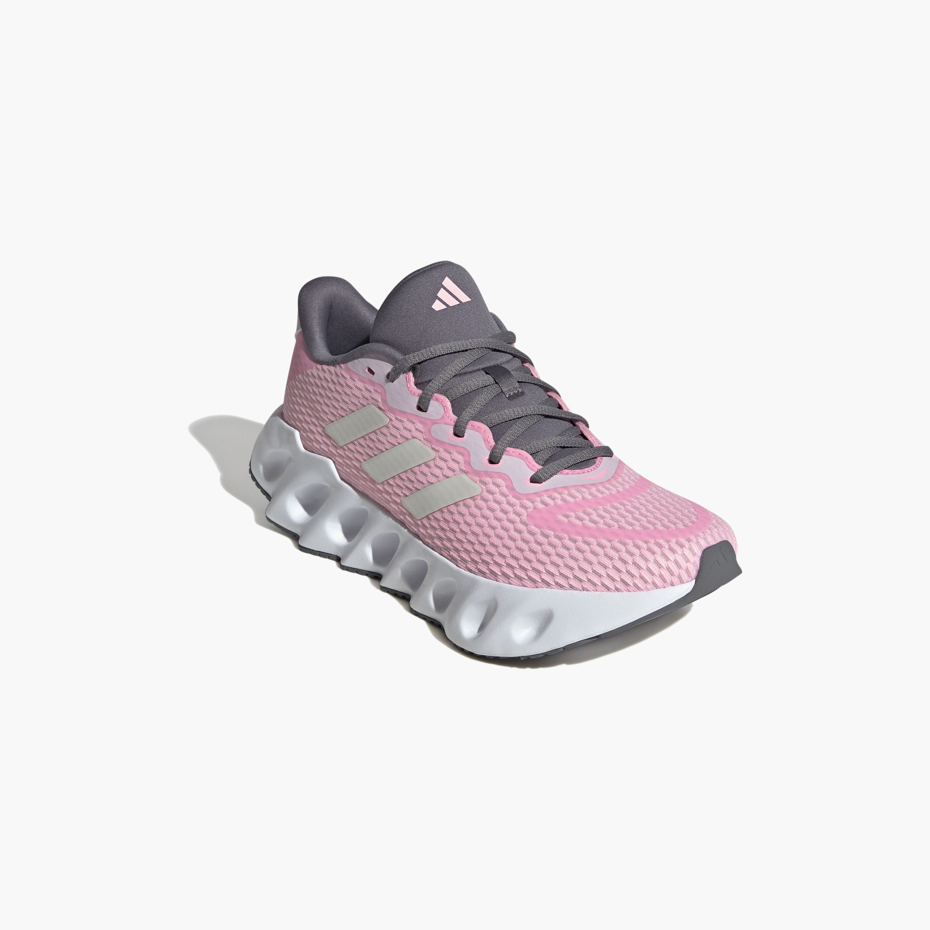 حذاء الجري ذو سويتش رن للنساء من أديداس | OE-women-shoes-sneakers-image-9