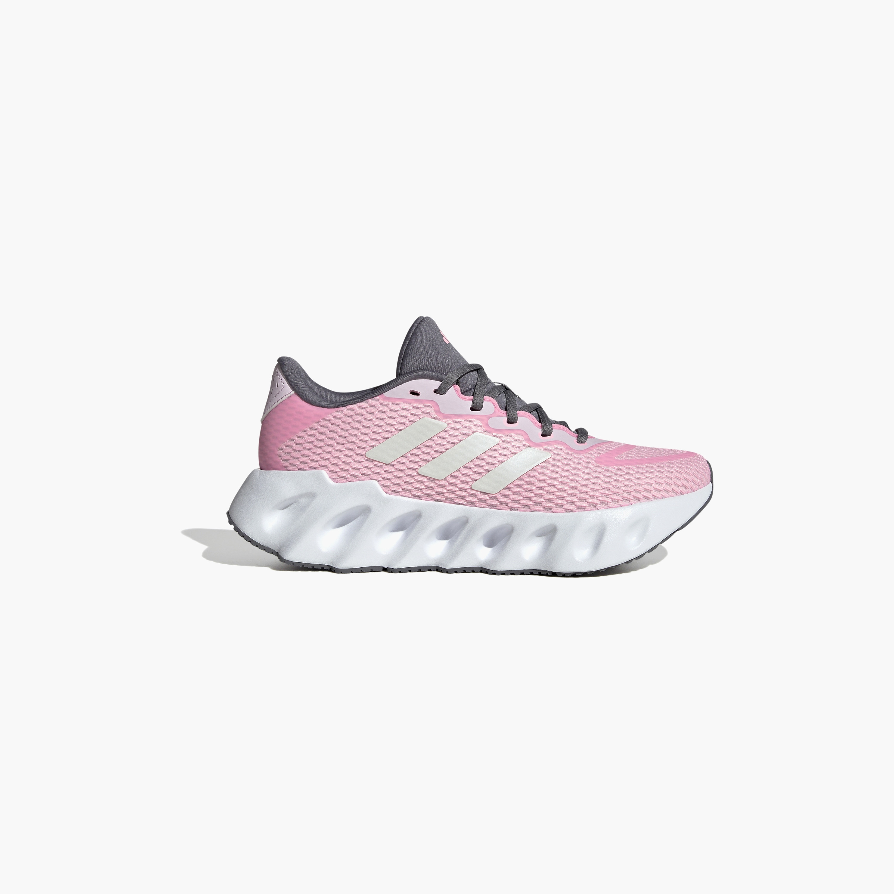 حذاء الجري ذو سويتش رن للنساء من أديداس | OE-women-shoes-sneakers-image-10