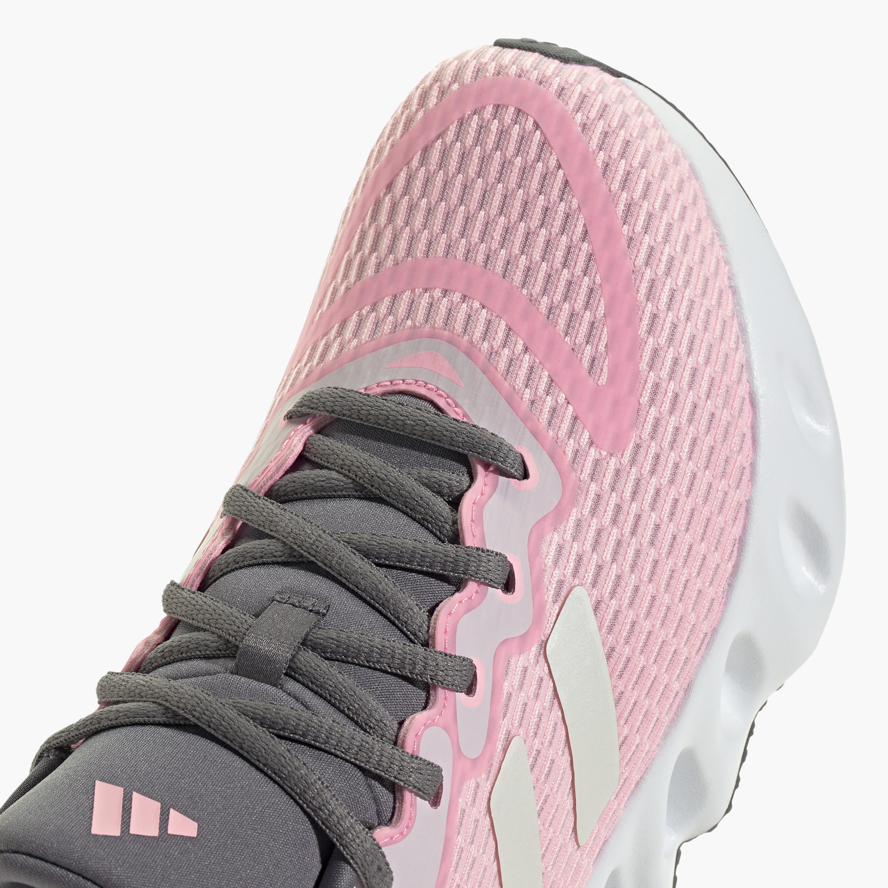 حذاء الجري ذو سويتش رن للنساء من أديداس | OE-women-shoes-sneakers-image-15