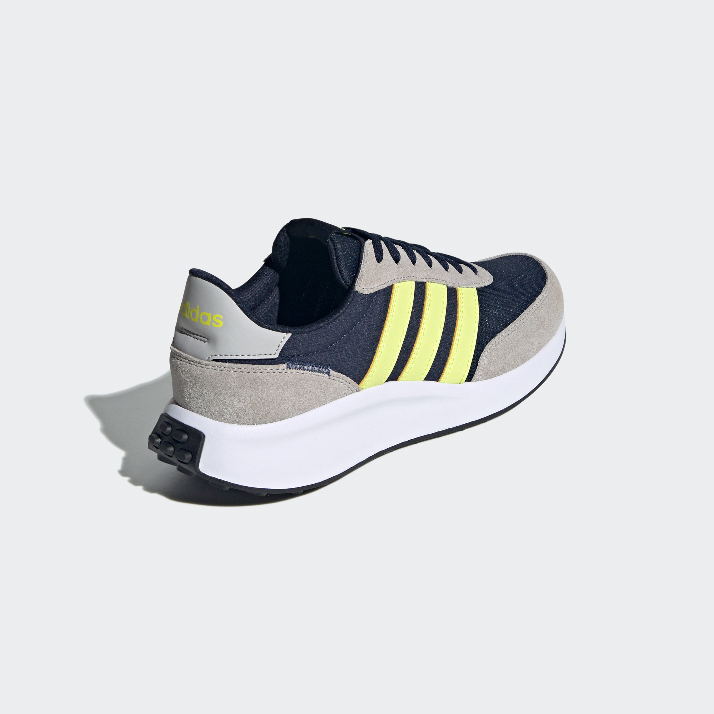 أديداس - حذاء الجري رن 70s لايف ستايل للرجال IG1184-sports-men-shoes-image-6