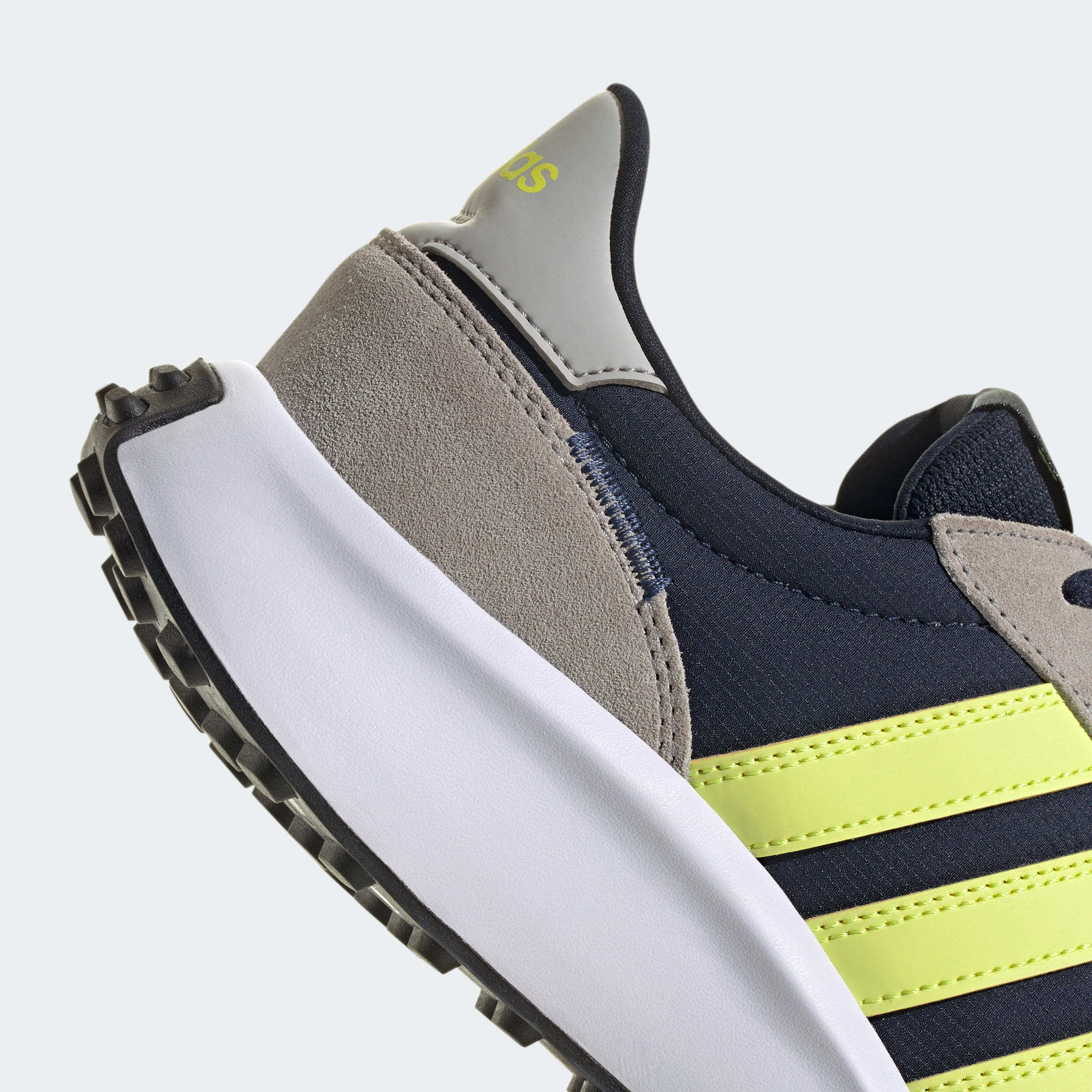أديداس - حذاء الجري رن 70s لايف ستايل للرجال IG1184-sports-men-shoes-image-7