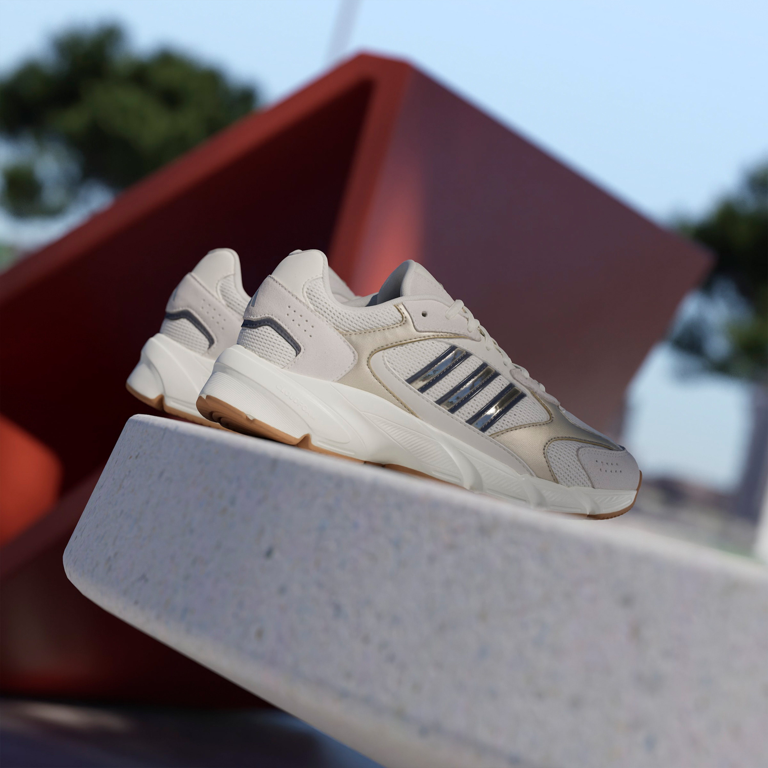 حذاء سنيكرز نسائي بكعب منخفض ورباط للكاحل من أديداس - كريزي تشوس 2000-sports-women-shoes-image-10