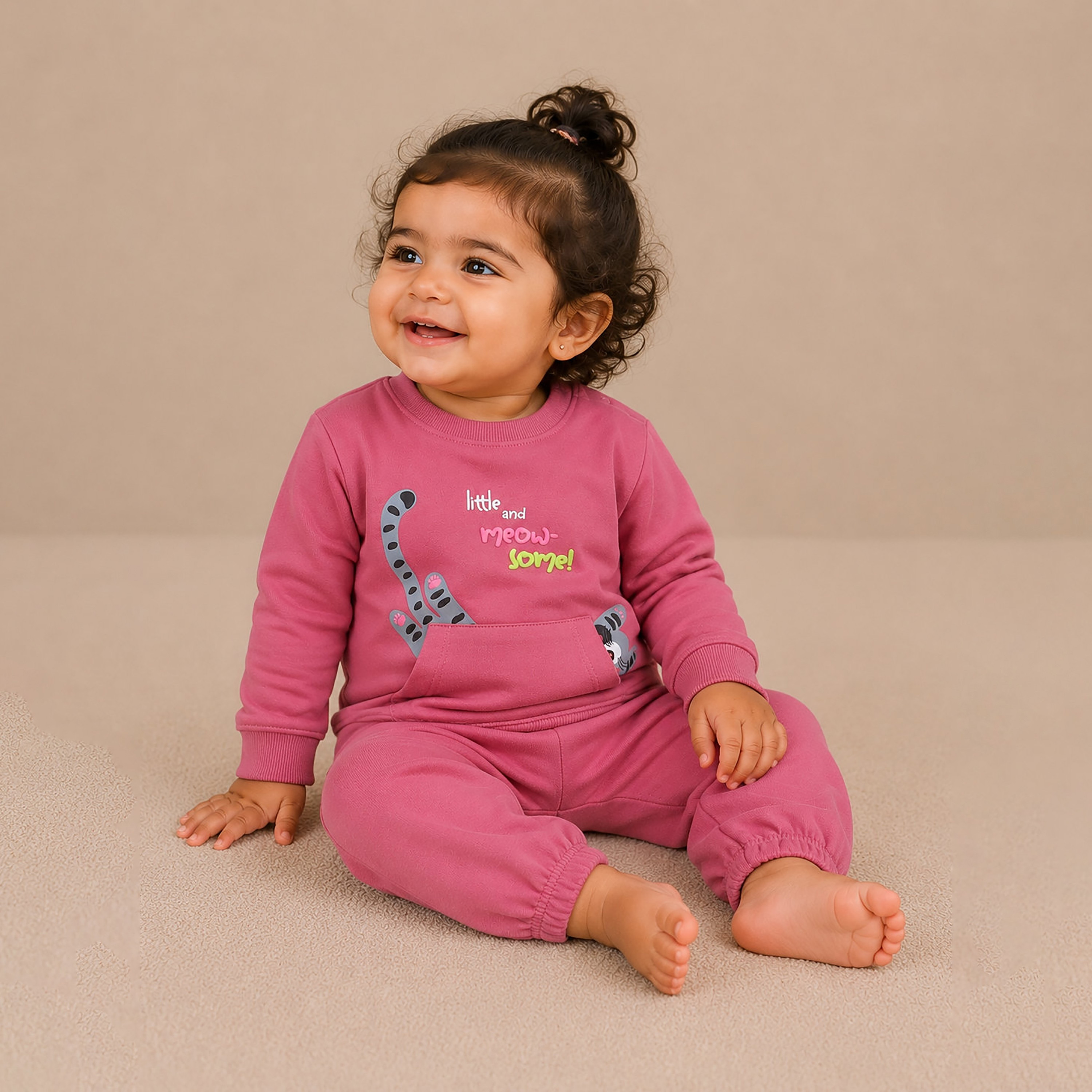 طقم قطعتين سويت شيرت بأكمام طويلة وبنطال رياضي (جوغر) من فيكتور أند جين-baby-girls-clothing-setsandcoords-image-2