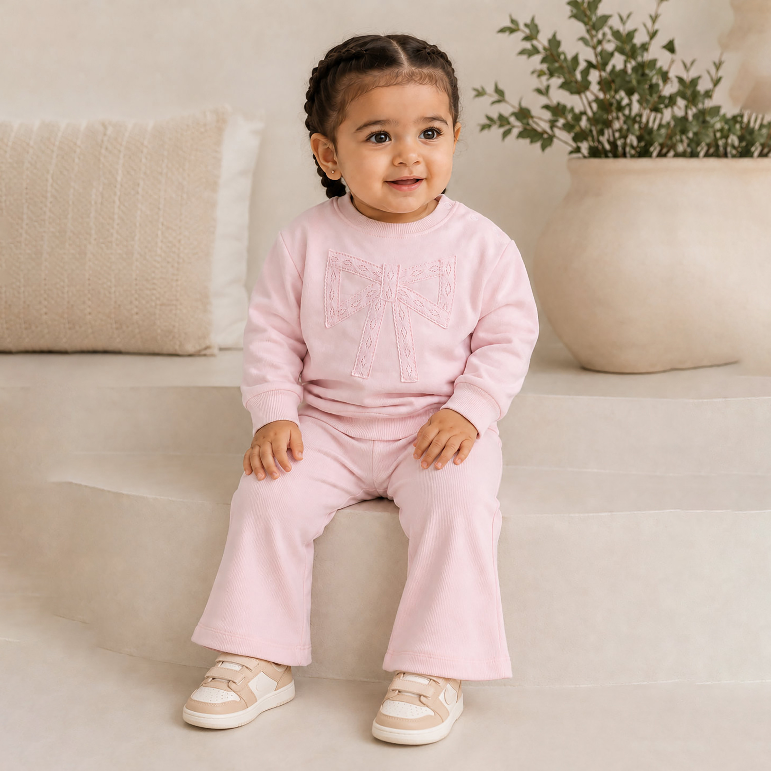 طقم قطعتين سويت شيرت وبنطال واسع (شارلستون) من فيكتور أند جين-baby-girls-clothing-setsandcoords-image-2