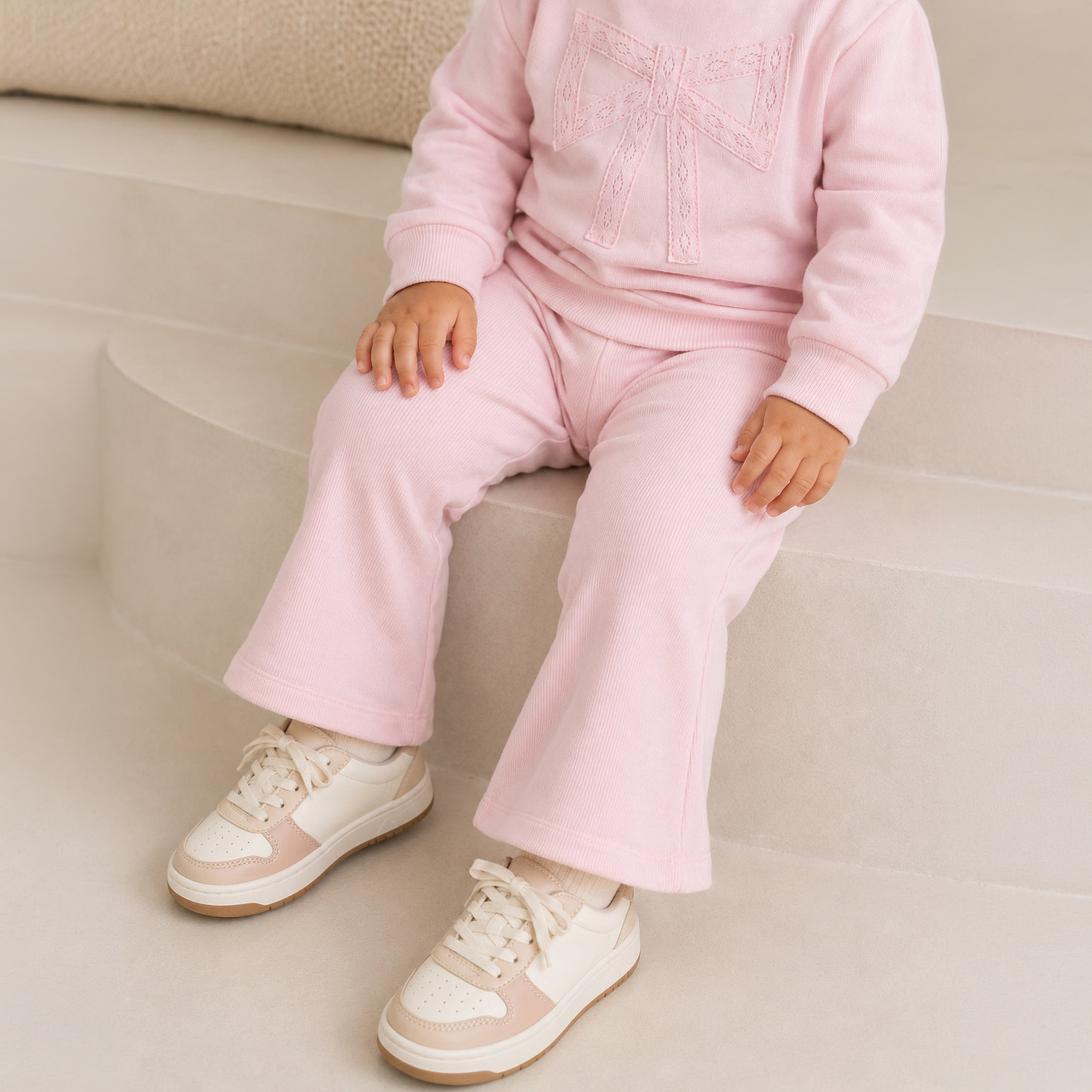 طقم قطعتين سويت شيرت وبنطال واسع (شارلستون) من فيكتور أند جين-baby-girls-clothing-setsandcoords-image-6
