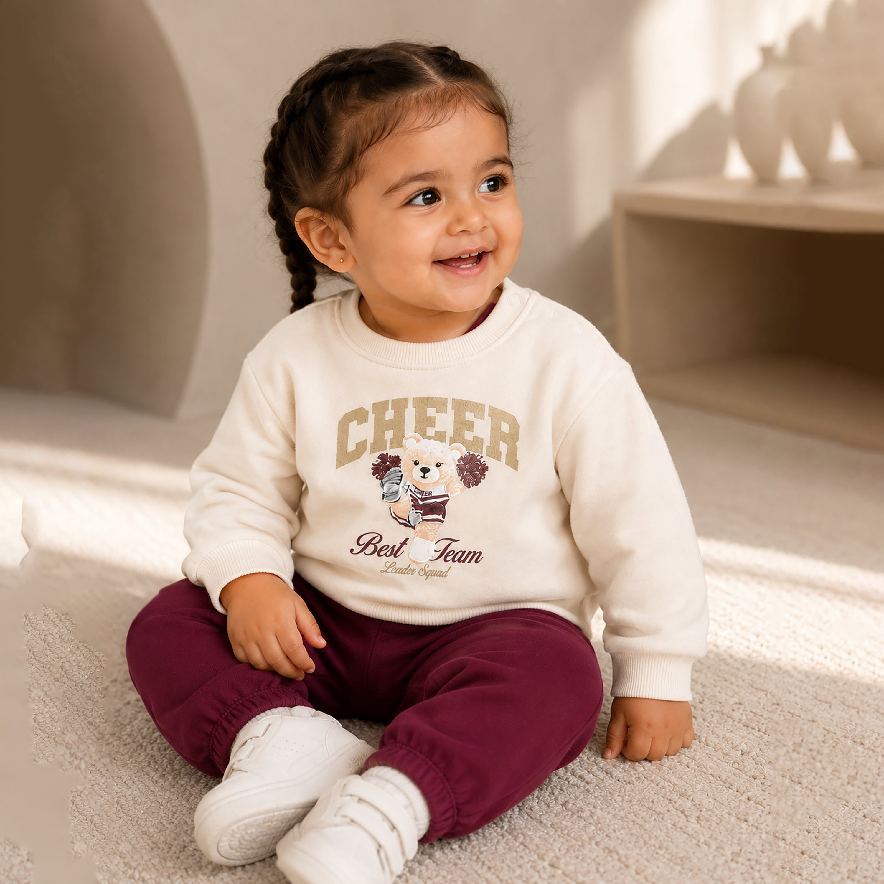 طقم قطعتين سويت شيرت بأكمام طويلة وبنطال رياضي (جوغر) من فيكتور أند جين-baby-girls-clothing-setsandcoords-image-2