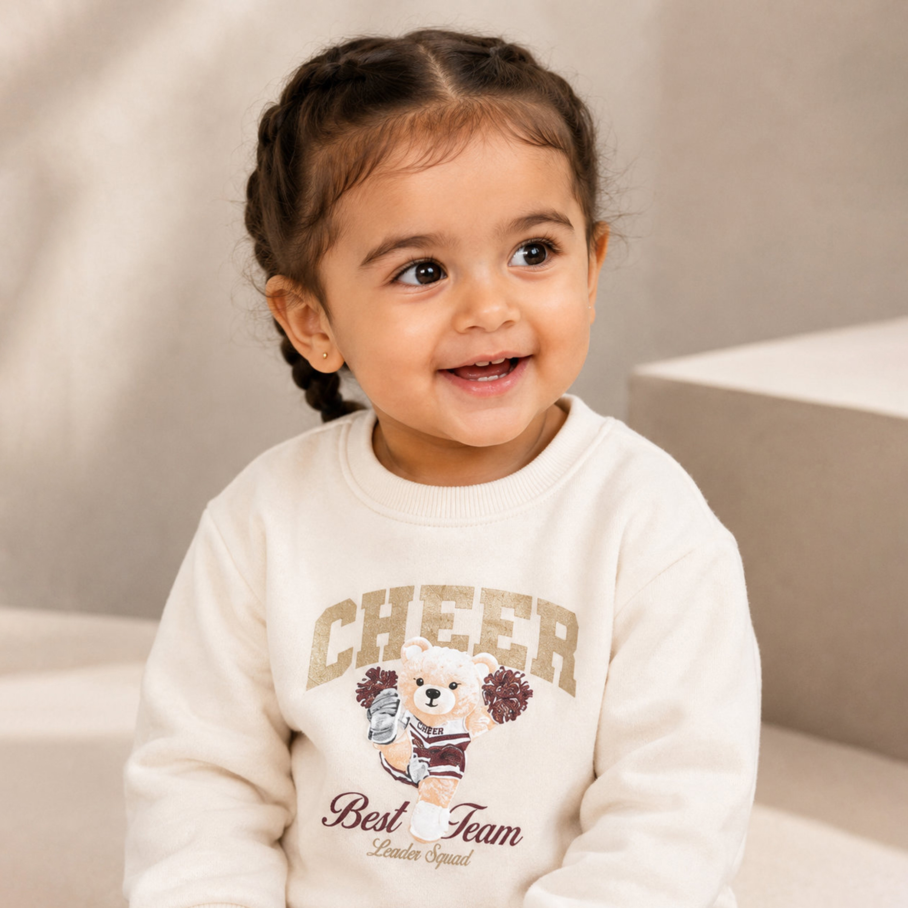 طقم قطعتين سويت شيرت بأكمام طويلة وبنطال رياضي (جوغر) من فيكتور أند جين-baby-girls-clothing-setsandcoords-image-6
