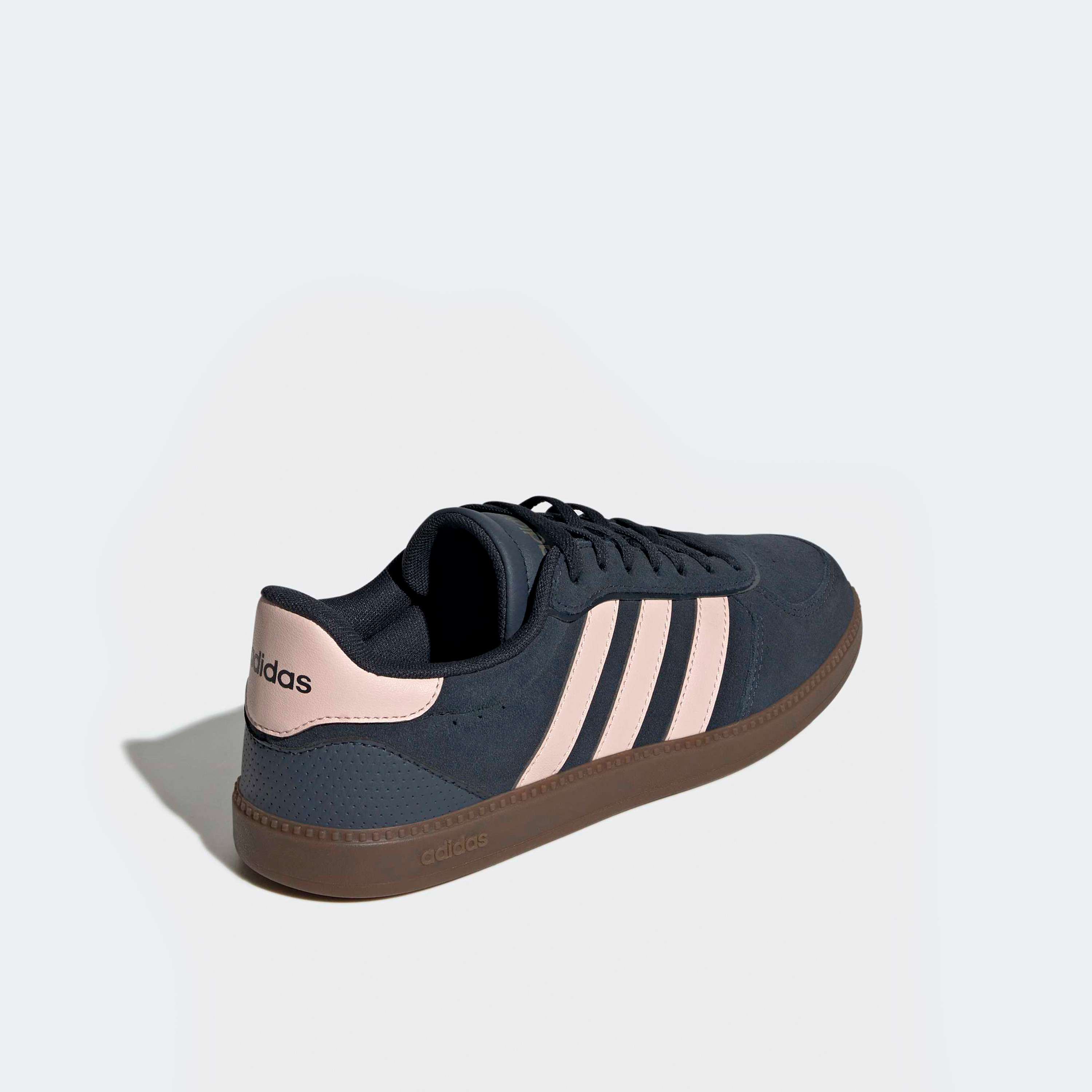 حذاء سنيكرز بطول الكاحل ورباط إغلاق بريكنت سليك للنساء من أديداس-sports-women-shoes-image-5