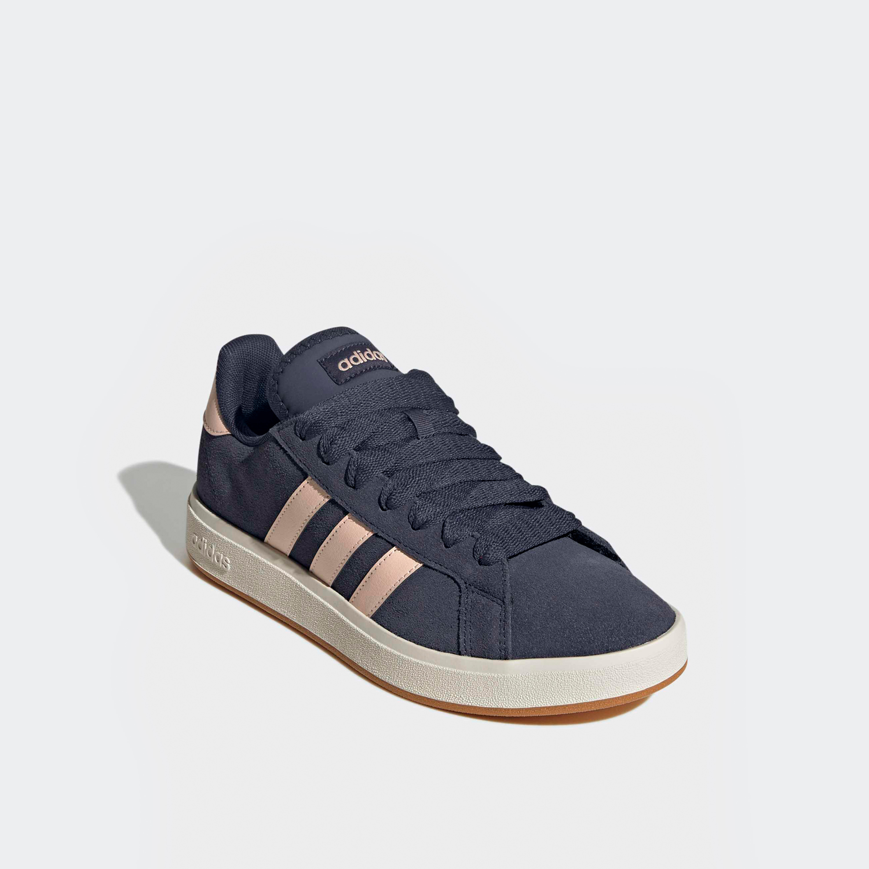 حذاء سنيكرز بطول الكاحل ورباط إغلاق جراند كورت باس 00أس للنساء من أديداس-sports-women-shoes-image-1