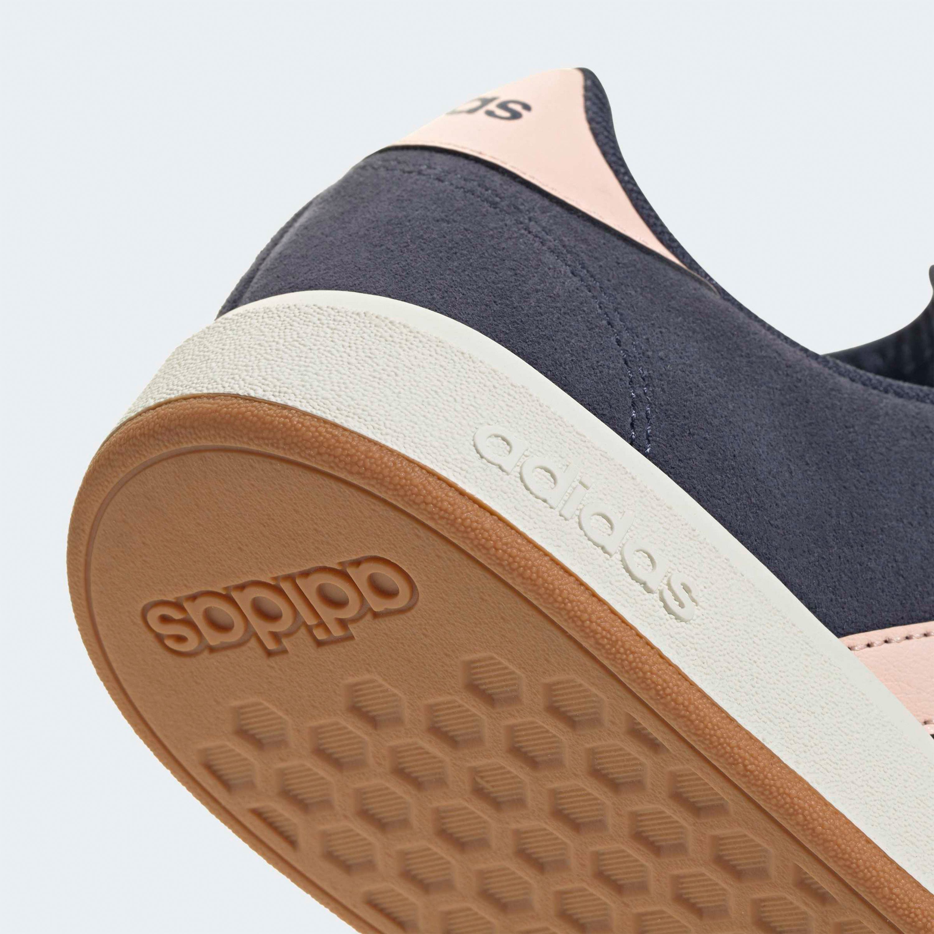 حذاء سنيكرز بطول الكاحل ورباط إغلاق جراند كورت باس 00أس للنساء من أديداس-sports-women-shoes-image-7