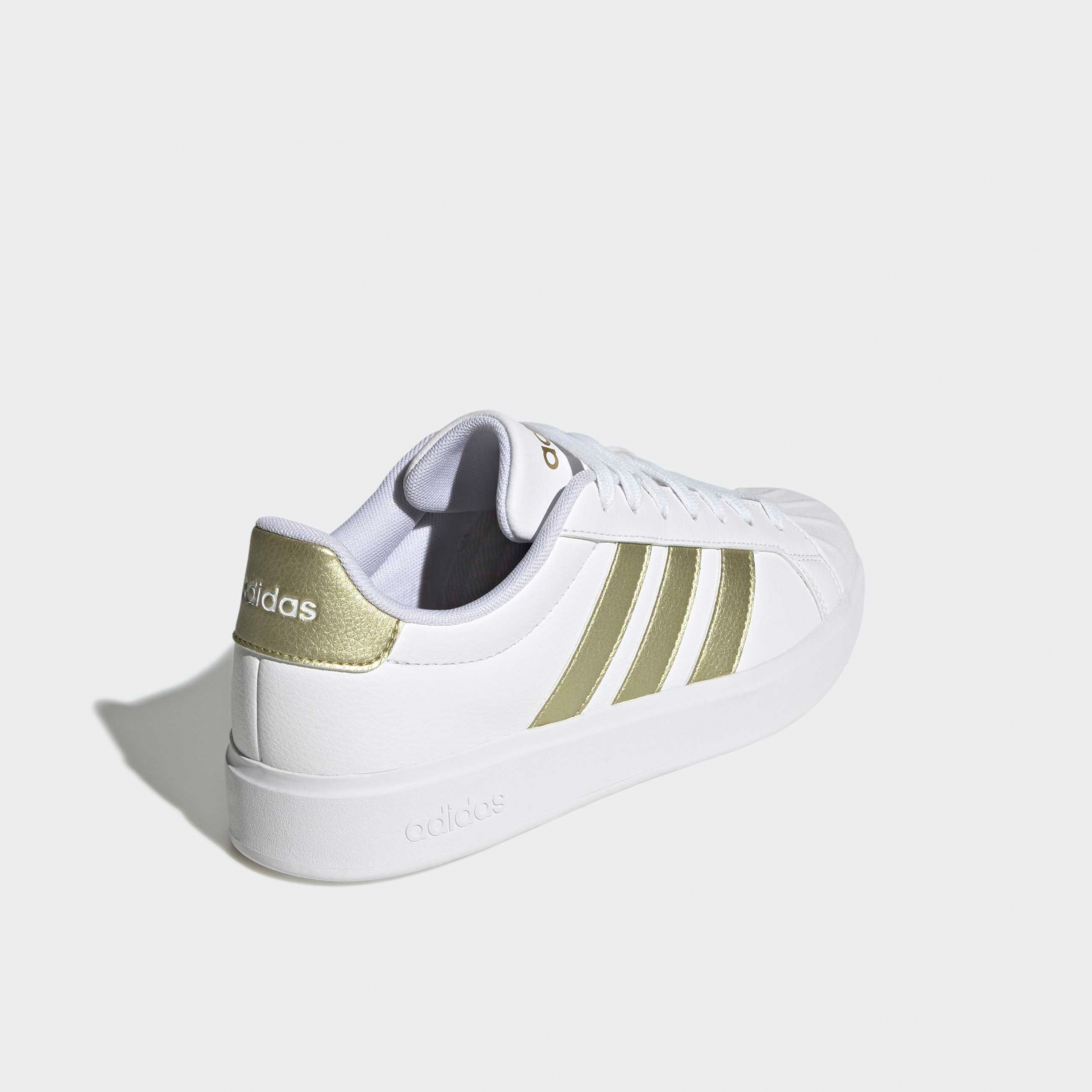 حذاء سنيكرز كاحل برباط ستريت توك للنساء من أديداس-sports-women-shoes-image-7