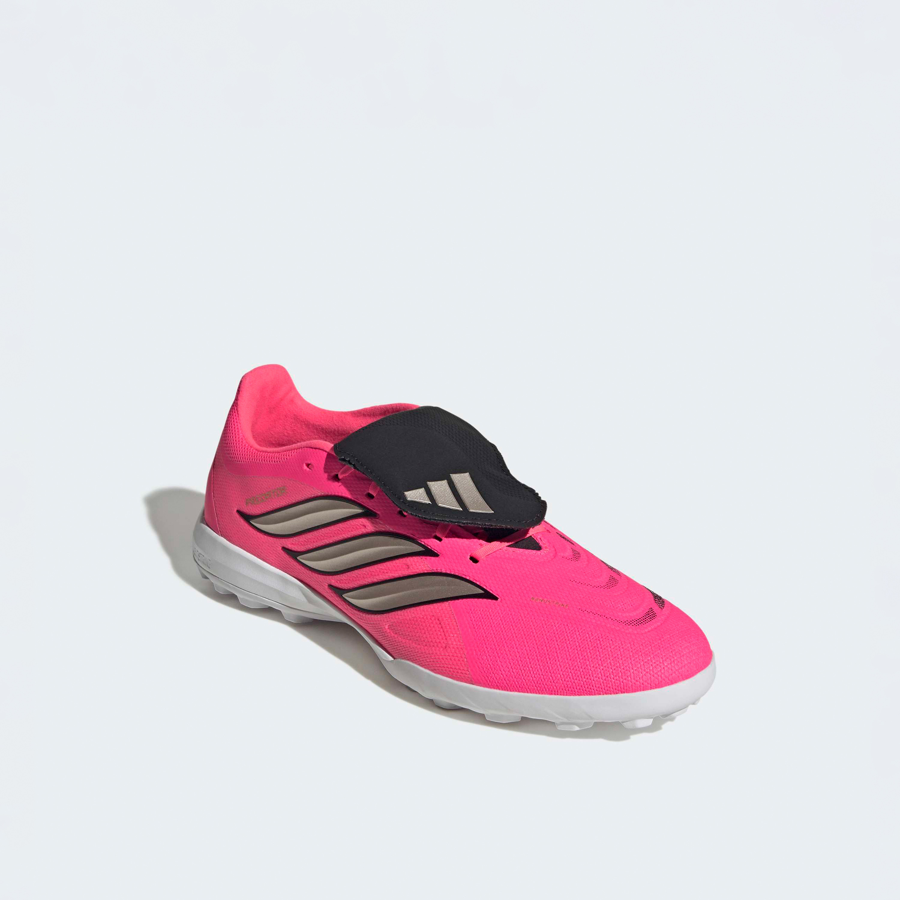 حذاء كرة قدم بريداتور ليج إف تي تي إف برباط إغلاق للرجال من أديداس-sports-men-shoes-image-1