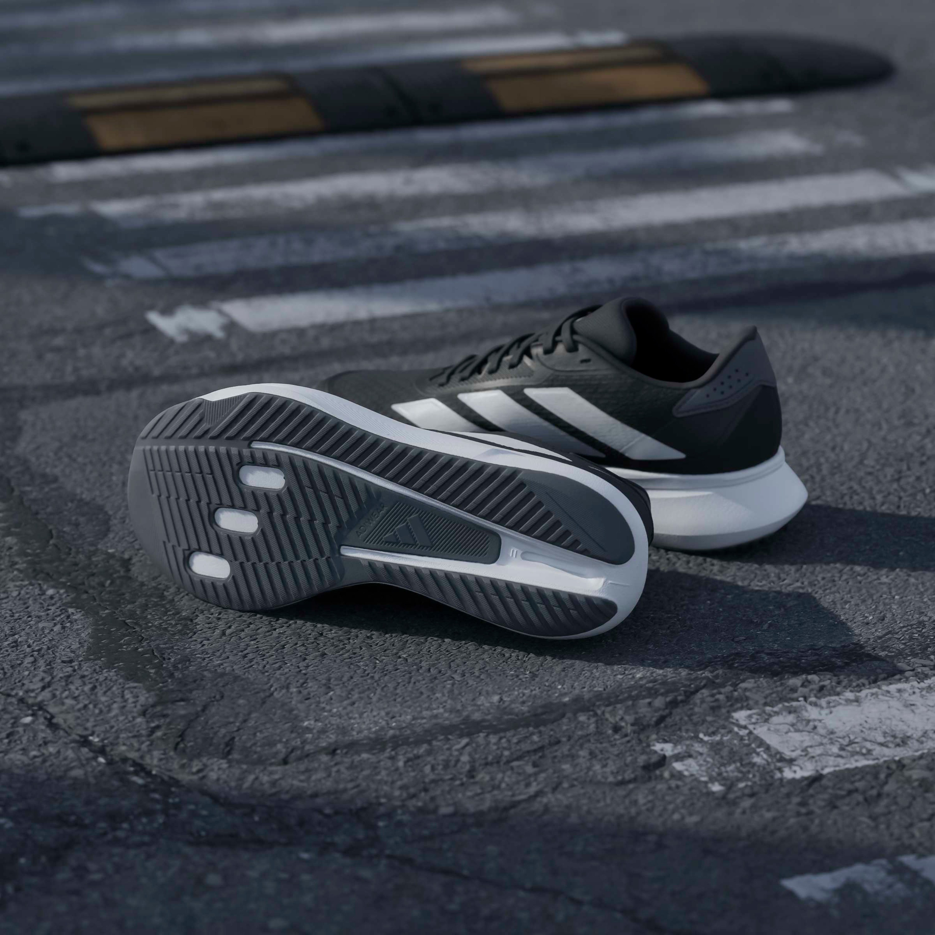 حذاء رياضي برباط ديورامو SL2 للنساء من أديداس-sports-women-shoes-image-10