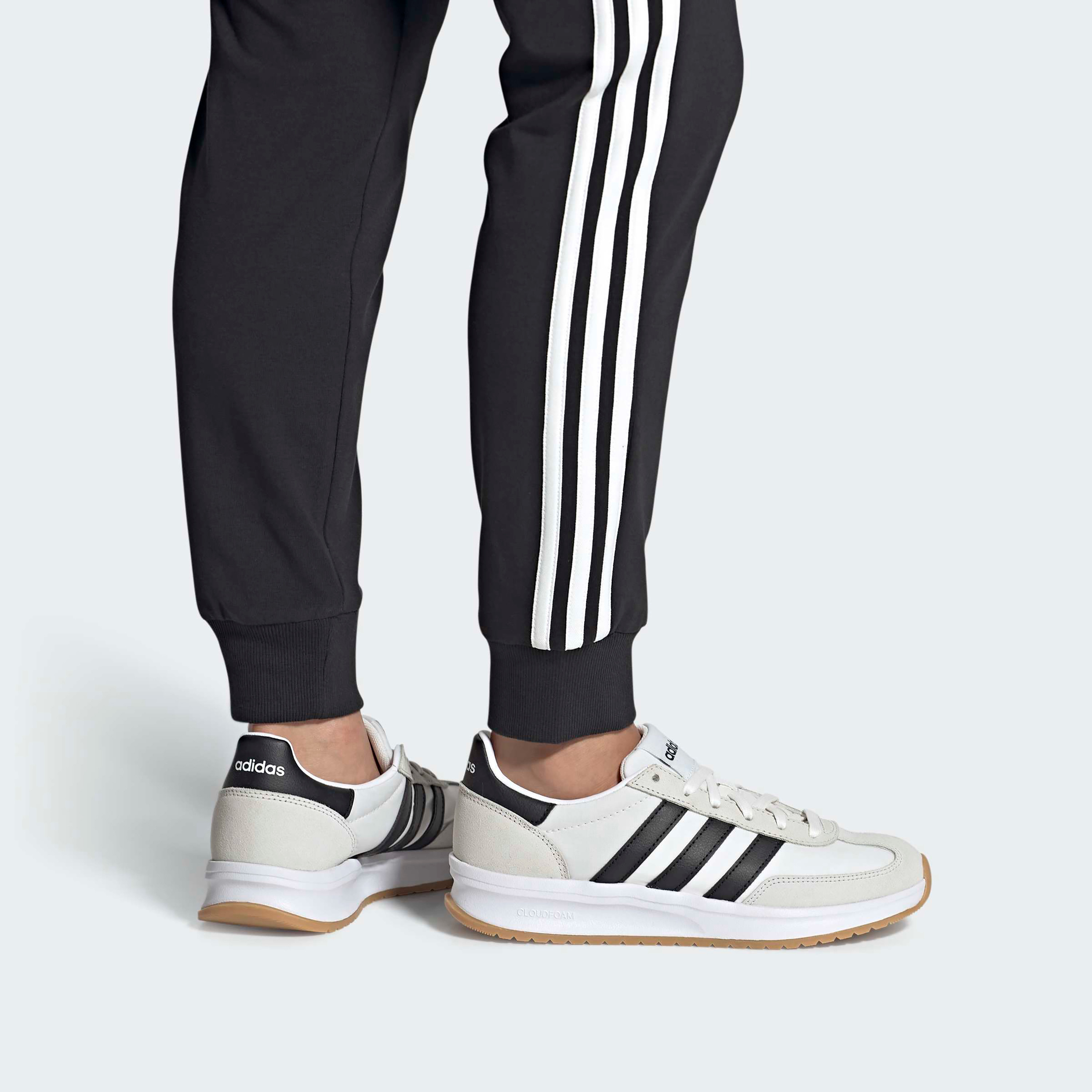حذاء سنيكرز برباط إغلاق للنساء من أديداس - RUN 70s 2.0-women-shoes-sneakers-image-3