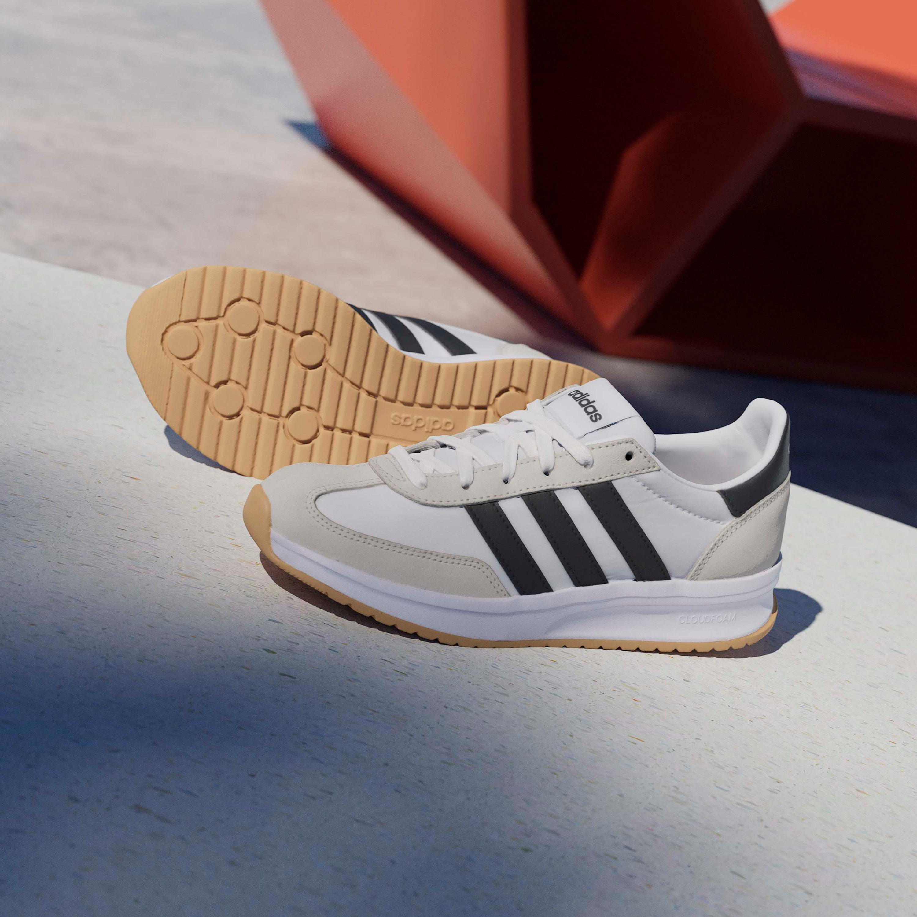 حذاء سنيكرز برباط إغلاق للنساء من أديداس - RUN 70s 2.0-women-shoes-sneakers-image-2