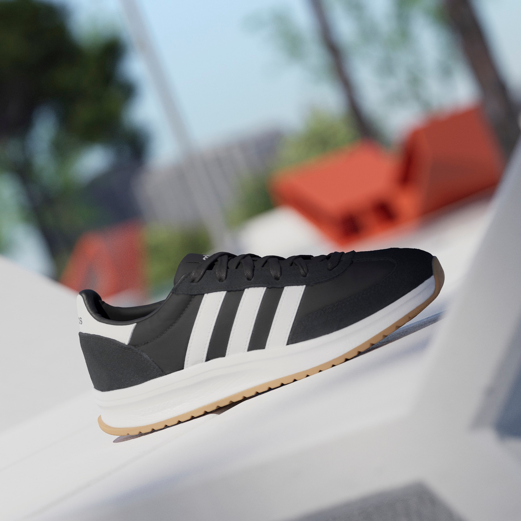 حذاء سنيكرز برباط للنساء RUN 70s 2.0 من أديداس - IH8595 سم-women-shoes-sneakers-image-4