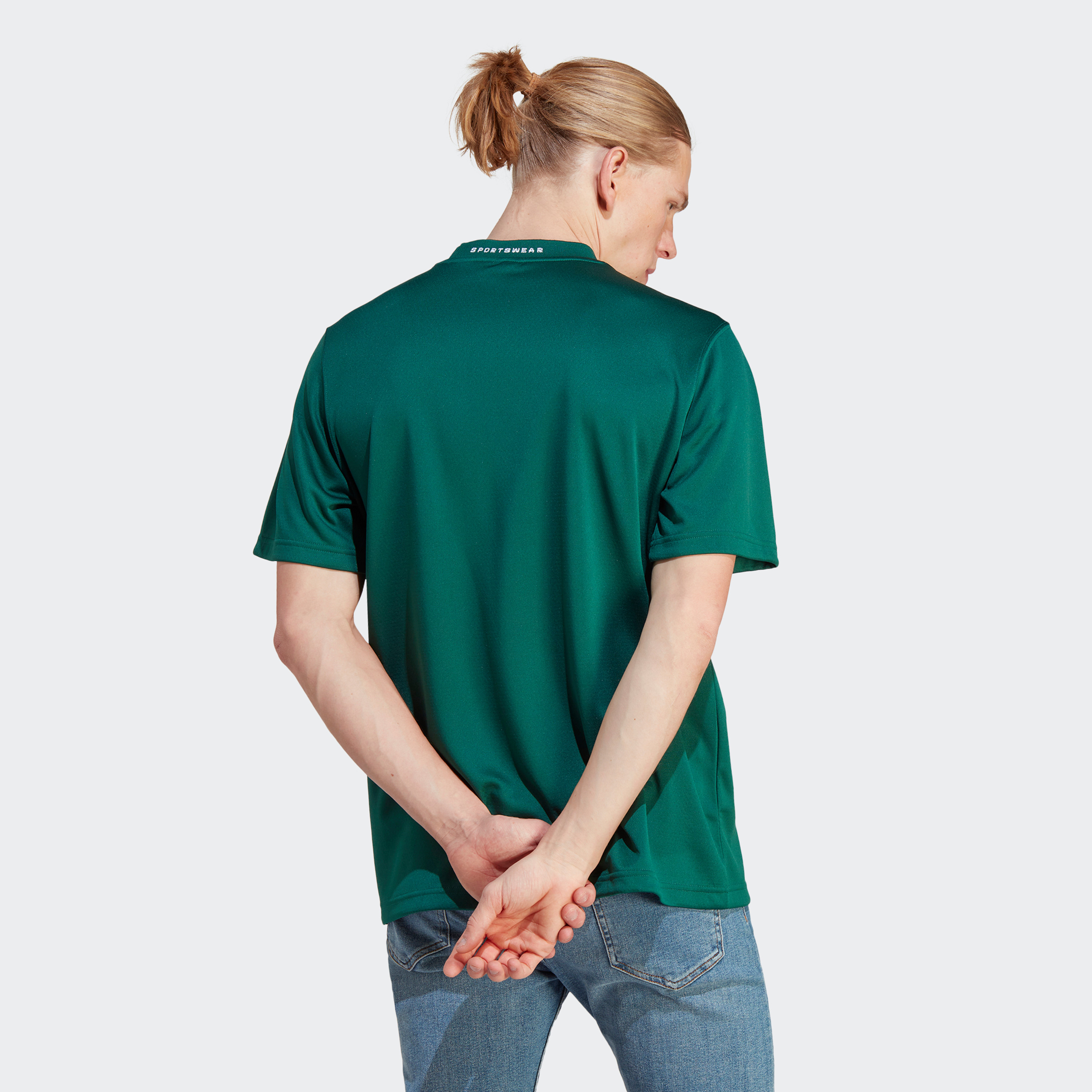 تي شيرت رياضي رجالي شبكي من الخلف من اديداس | او اي-men-clothing-sportswearandactivewear-tshirtsandpolos-image-8