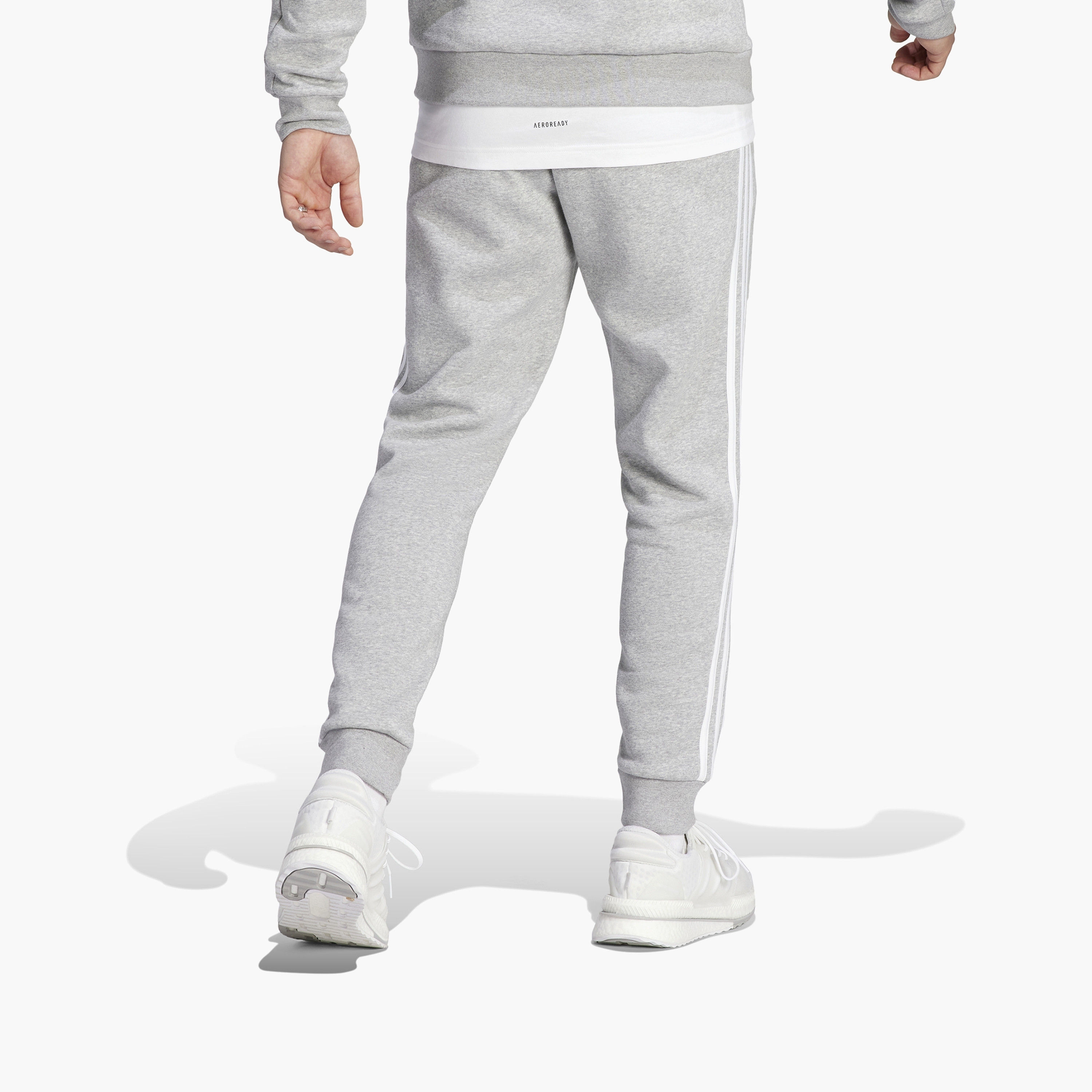 جوغرز الكفة للرجال ذو إيسنشيالز فليس من اديداس بثلاثة خطوط مدببة | OE-sports-men-clothing-bottoms-image-18