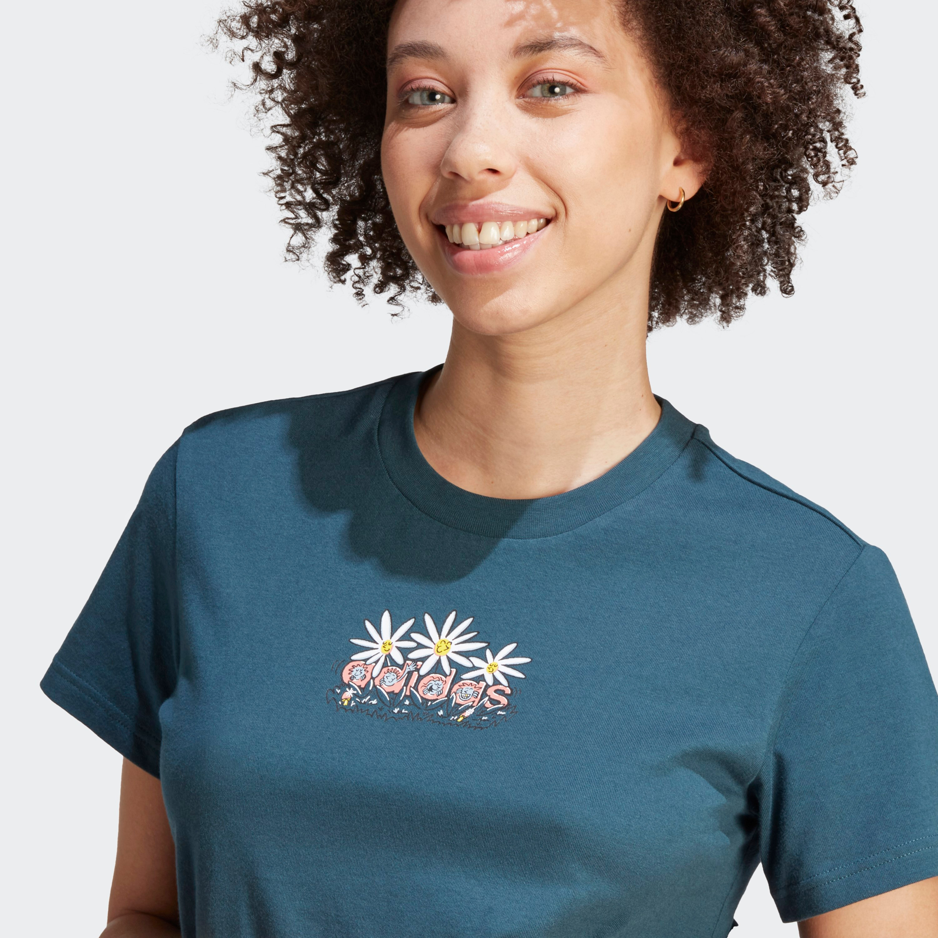 تيشيرت للنساء يتميز برسومات دودل من اديداس | او اي-women-clothing-tshirts-image-11