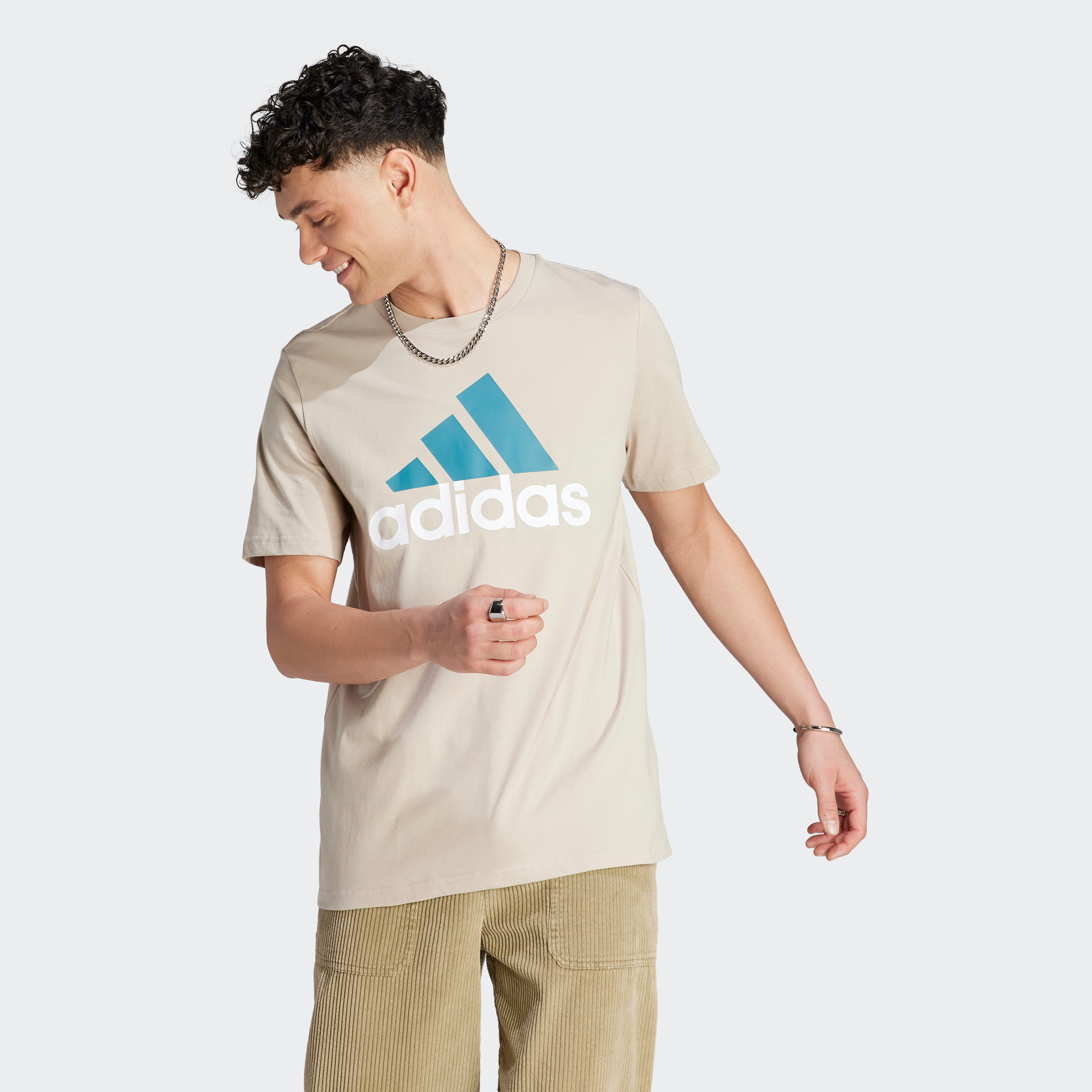 تي شيرت اسنشيالز بشعار كبير جورسيه واحد من اديداس| او اي-men-clothing-sportswearandactivewear-tshirtsandpolos-image-17