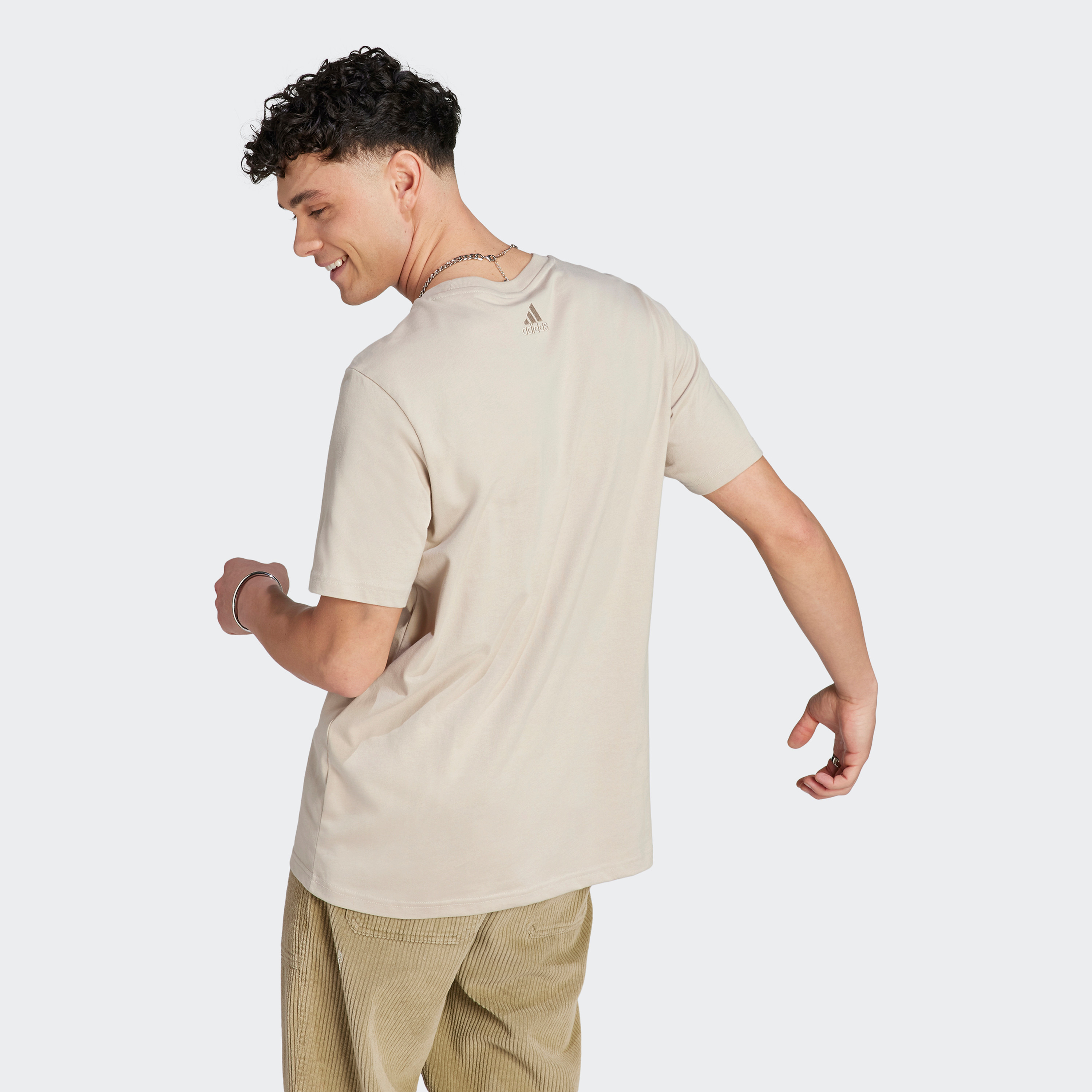 تي شيرت اسنشيالز بشعار كبير جورسيه واحد من اديداس| او اي-men-clothing-sportswearandactivewear-tshirtsandpolos-image-20