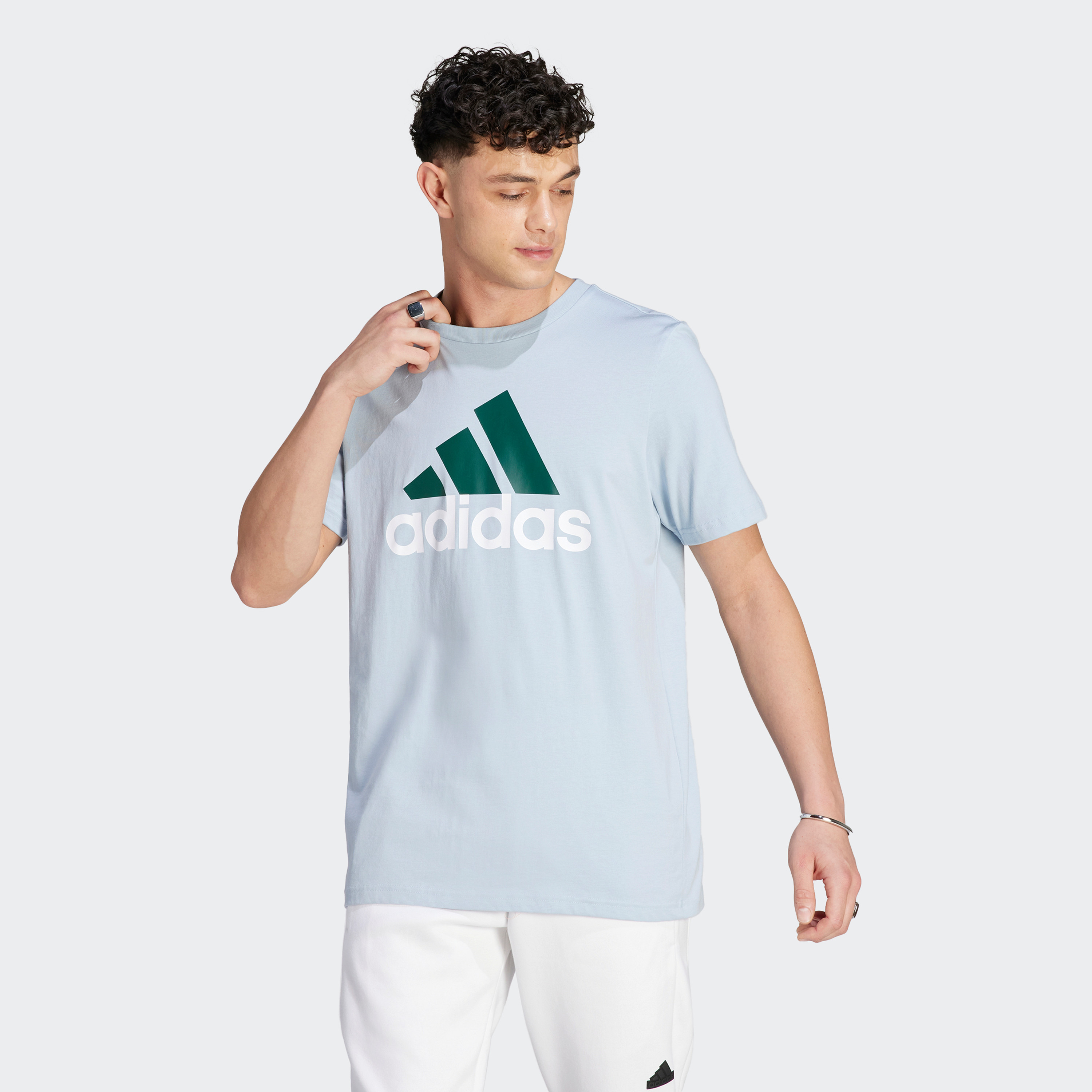 تي شيرت اسنشيالز بشعار كبير جورسيه واحد من اديداس| او اي-men-clothing-sportswearandactivewear-tshirtsandpolos-image-21